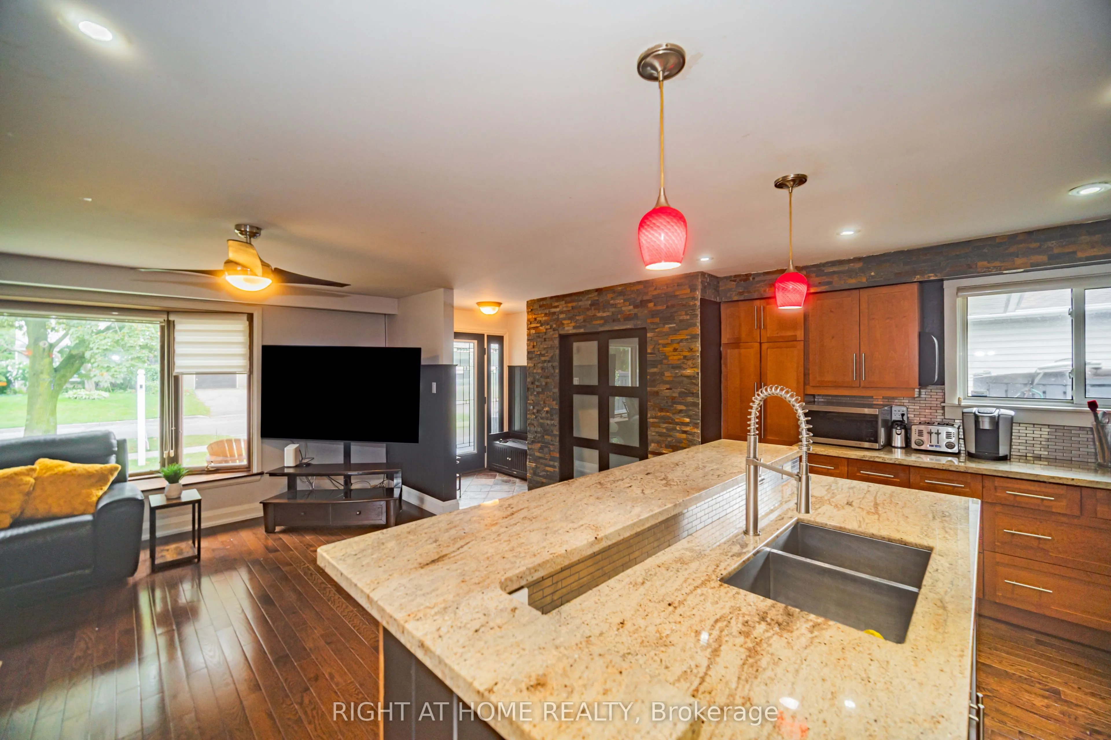 4 Devins Drive