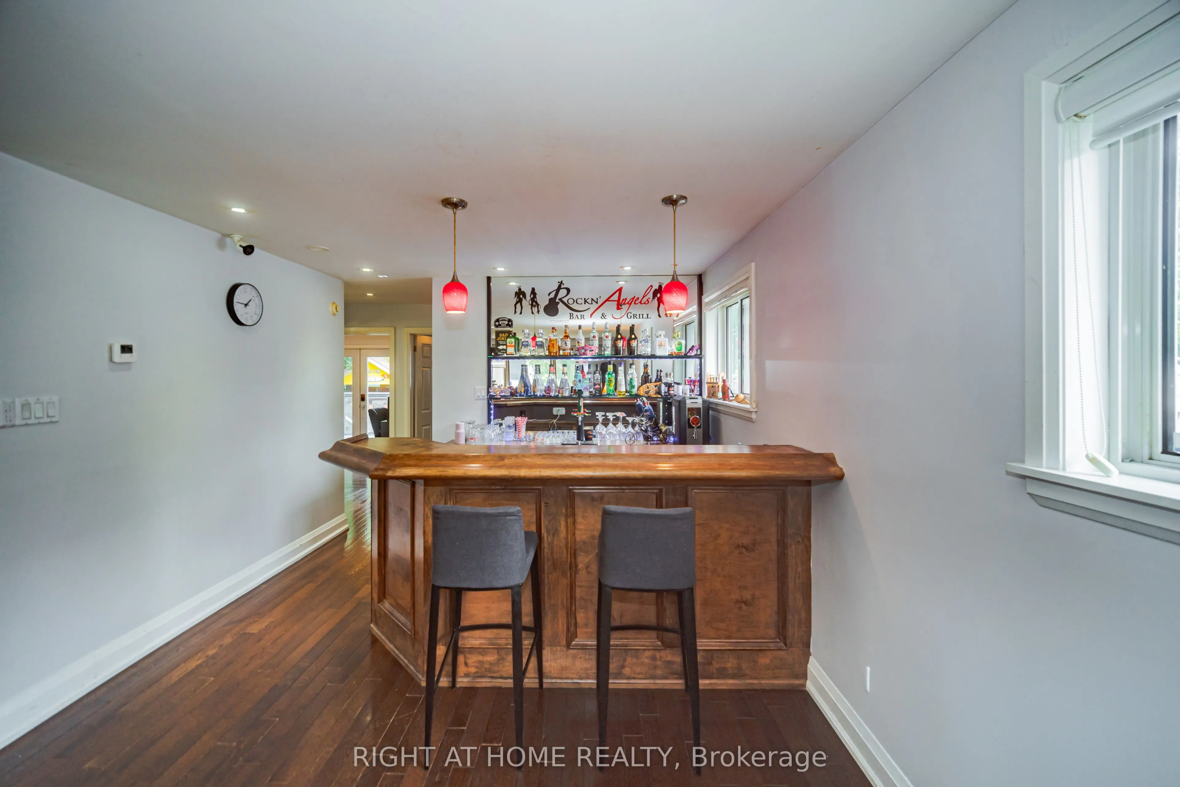 4 Devins Drive