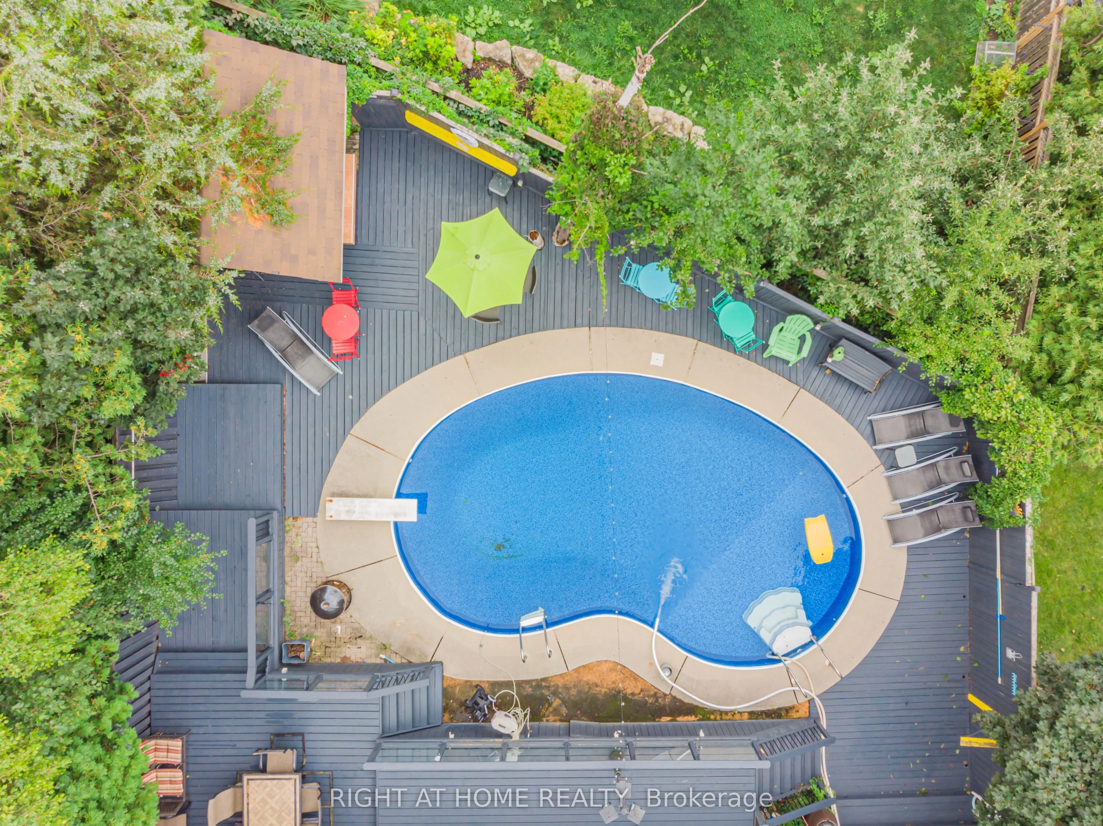 4 Devins Drive