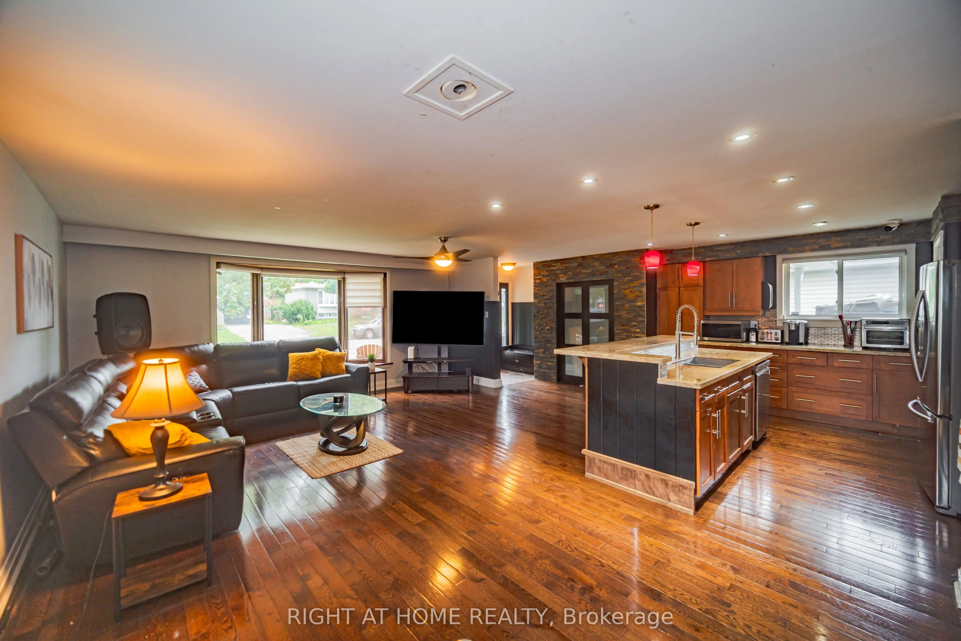 4 Devins Drive