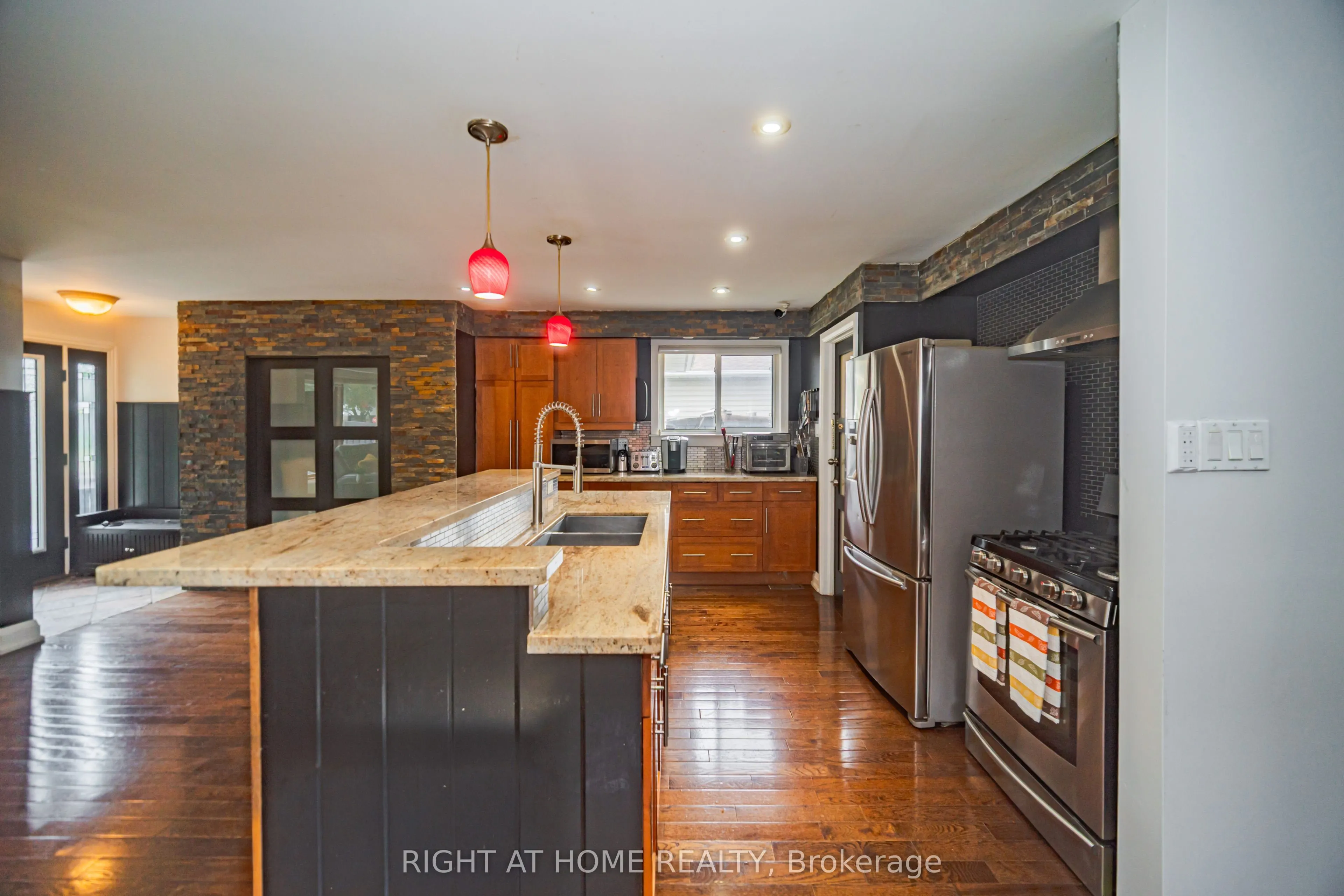 4 Devins Drive