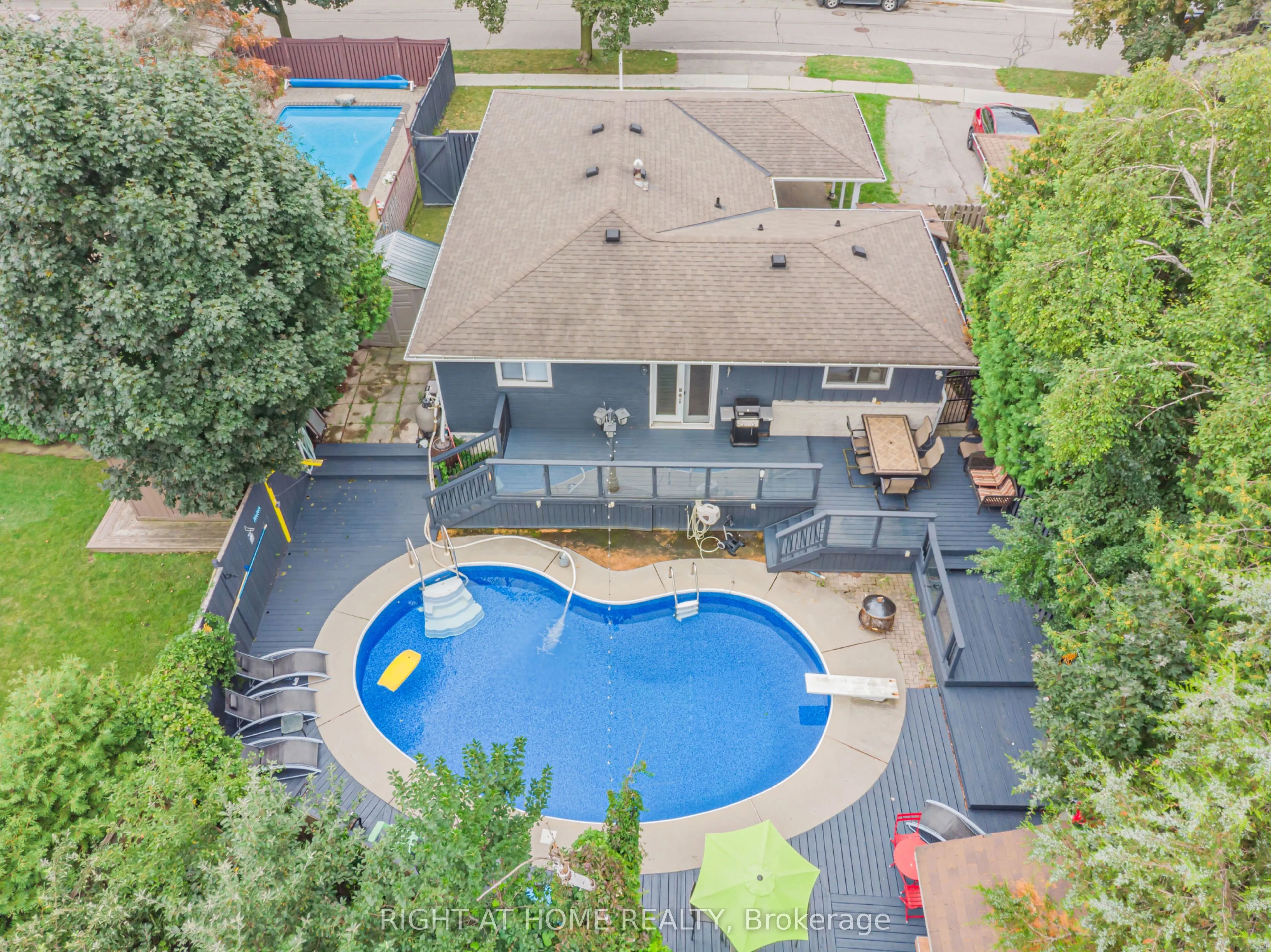 4 Devins Drive