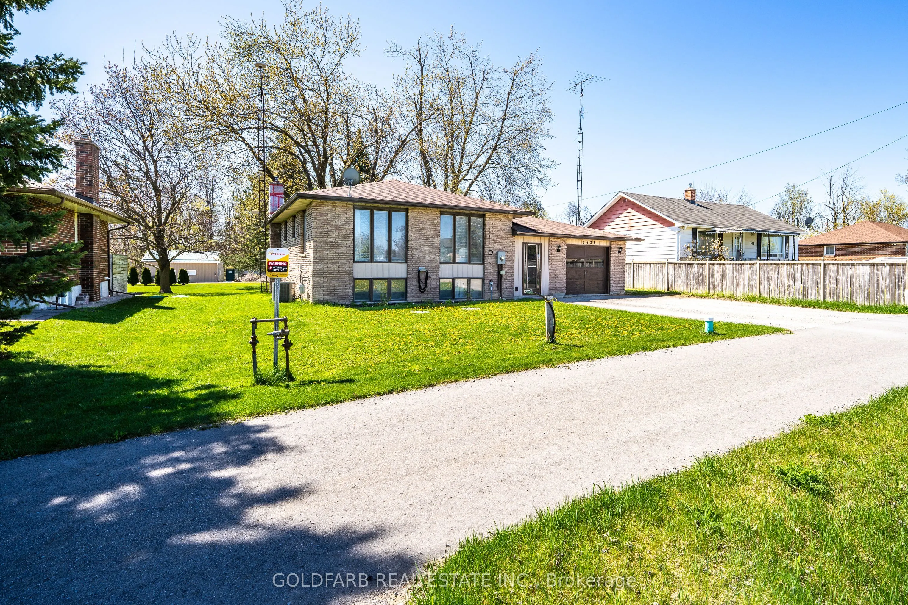 1635 Innisfil Beach Road