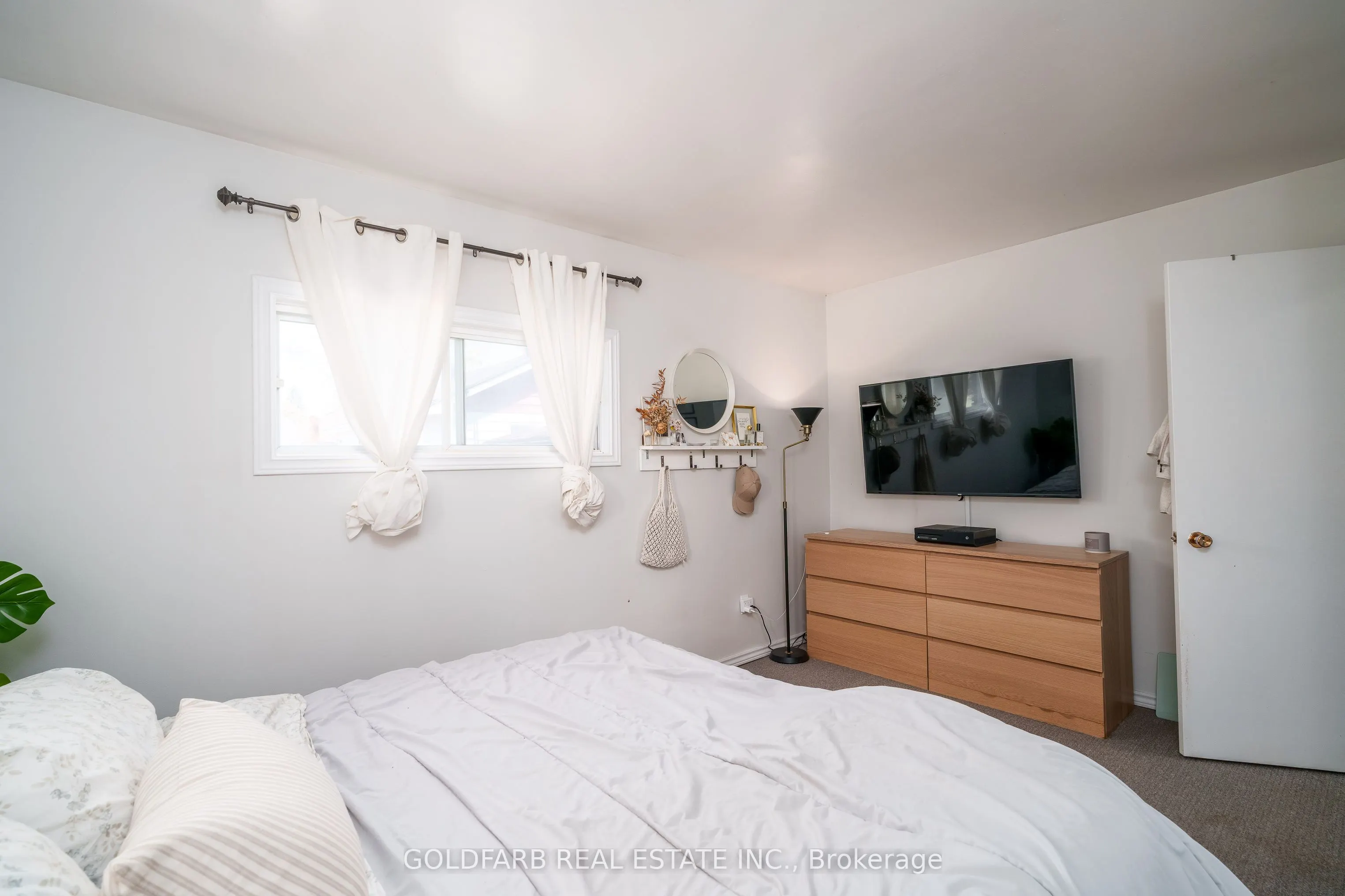 1635 Innisfil Beach Road