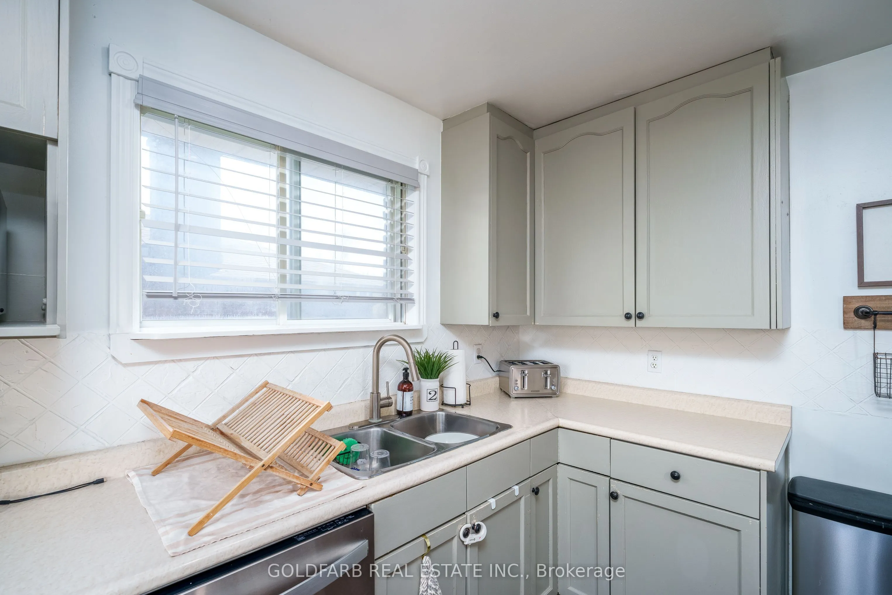 1635 Innisfil Beach Road