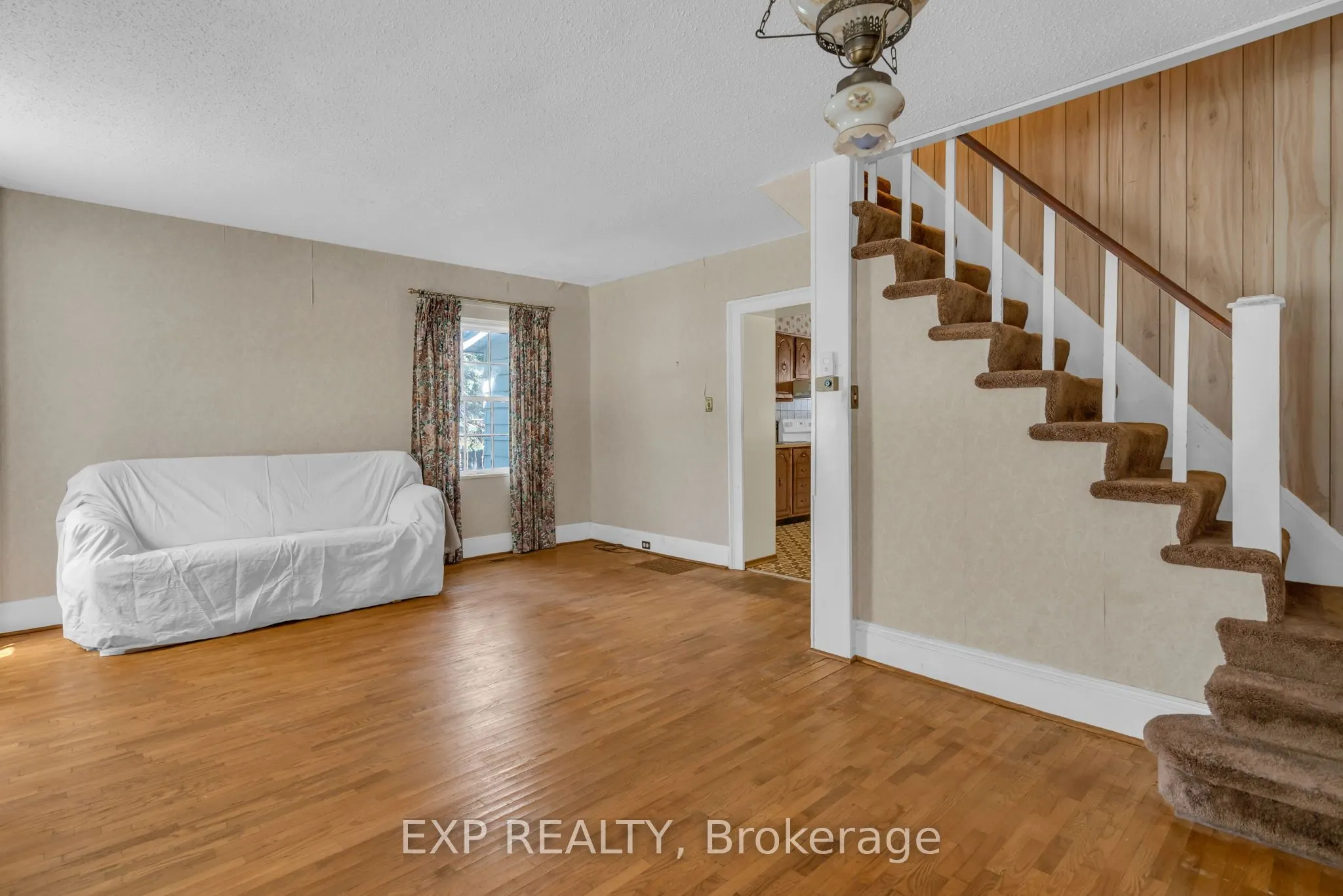 39 River Street W
