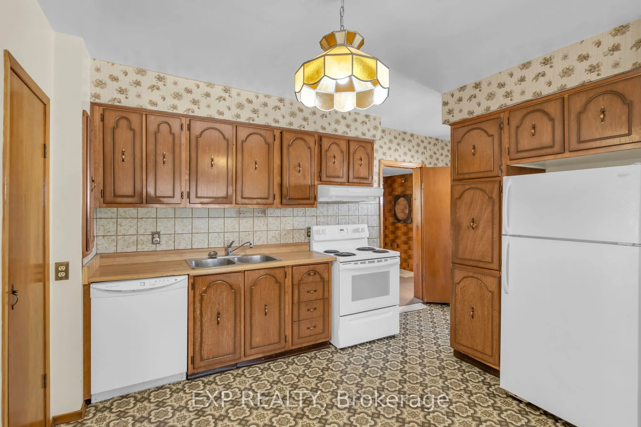 39 River Street W