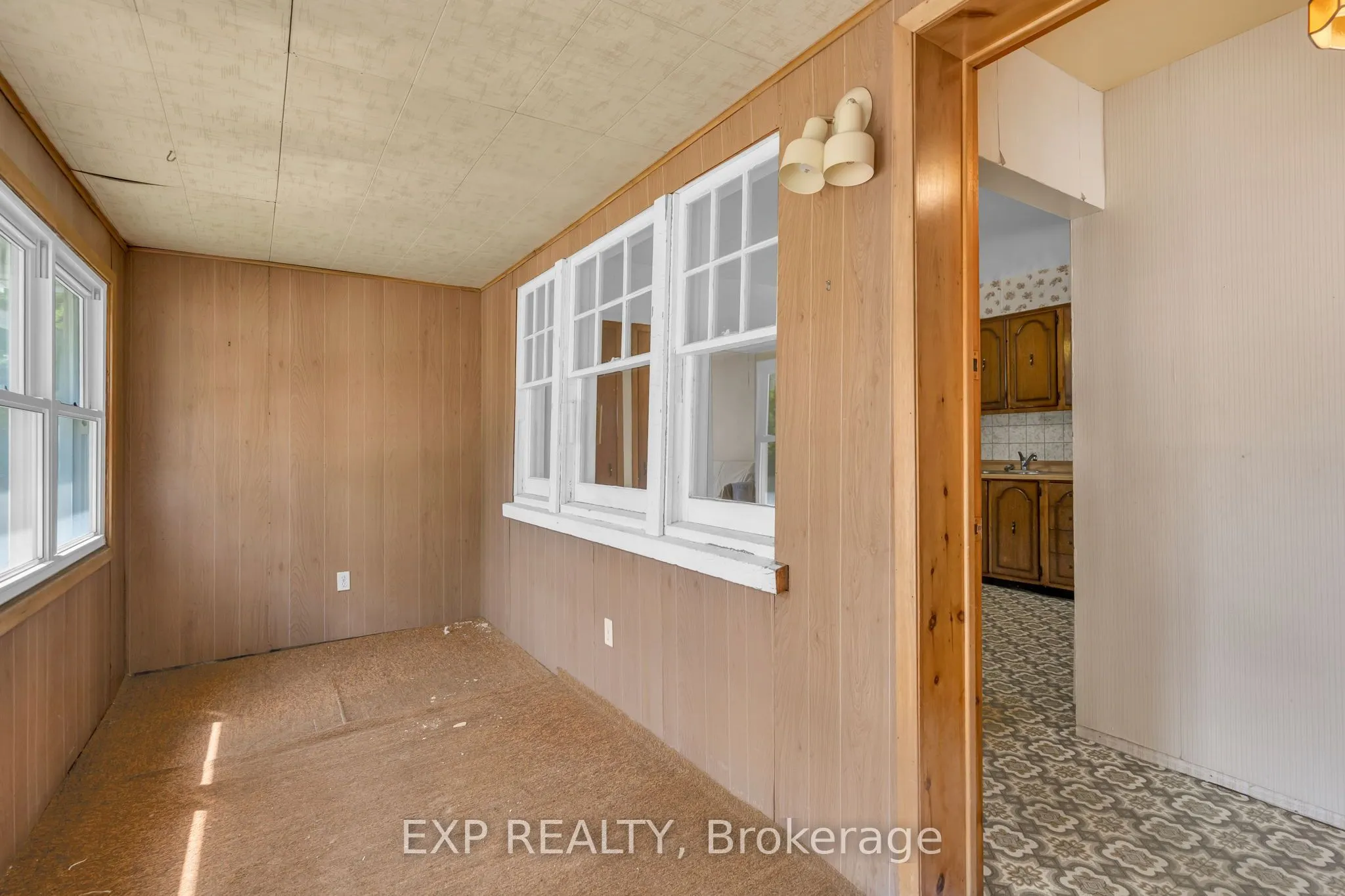 39 River Street W