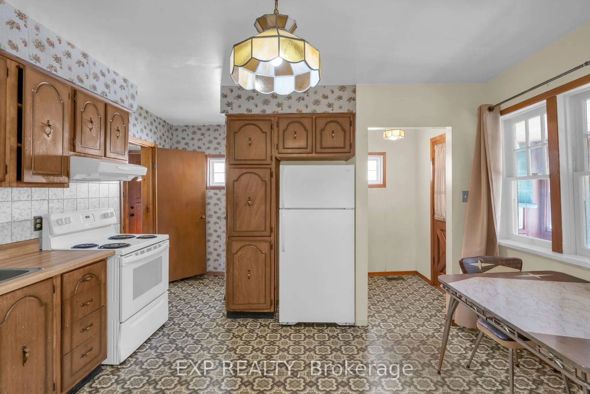 39 River Street W
