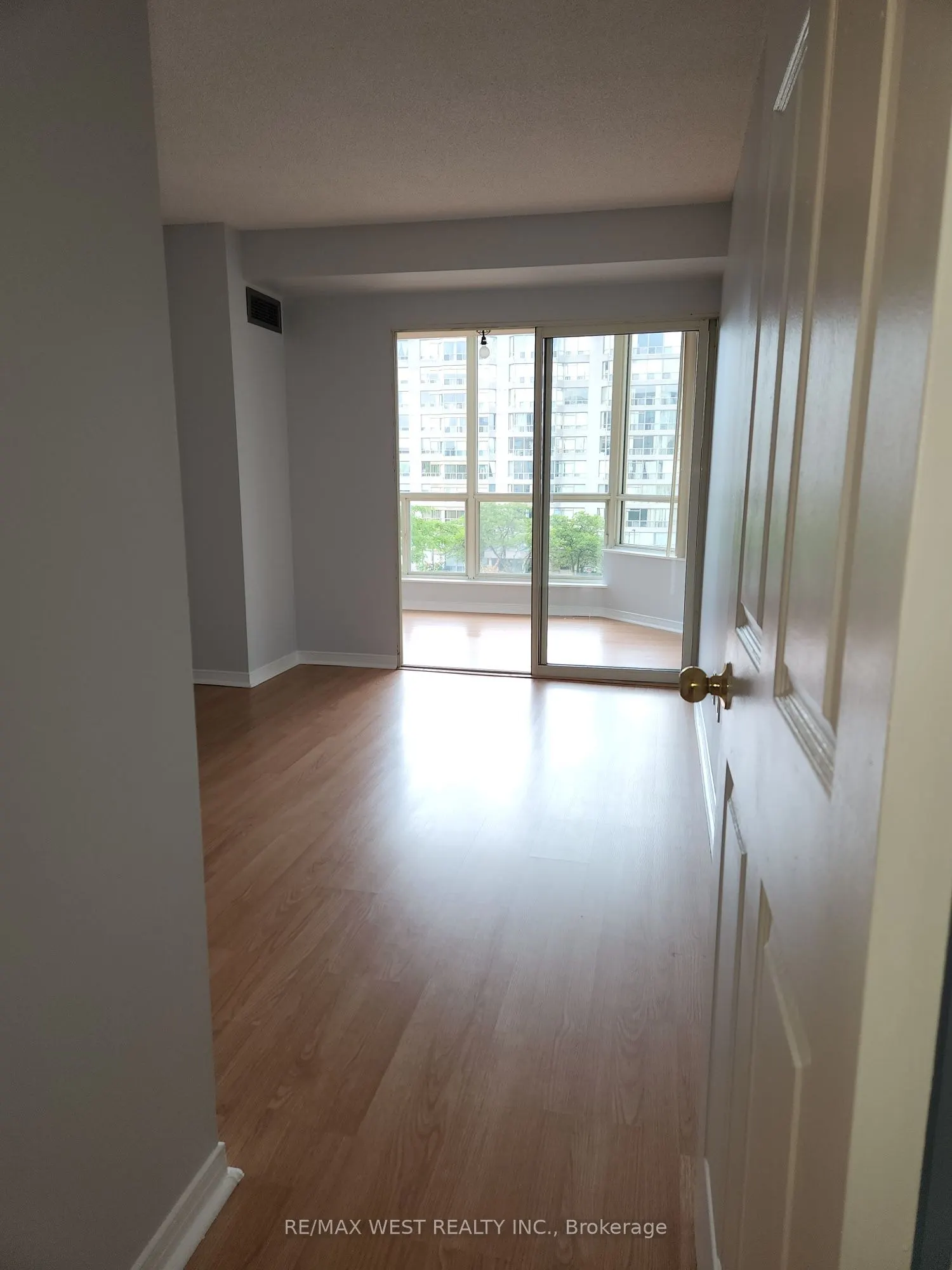 309 Major Mackenzie Drive, #513