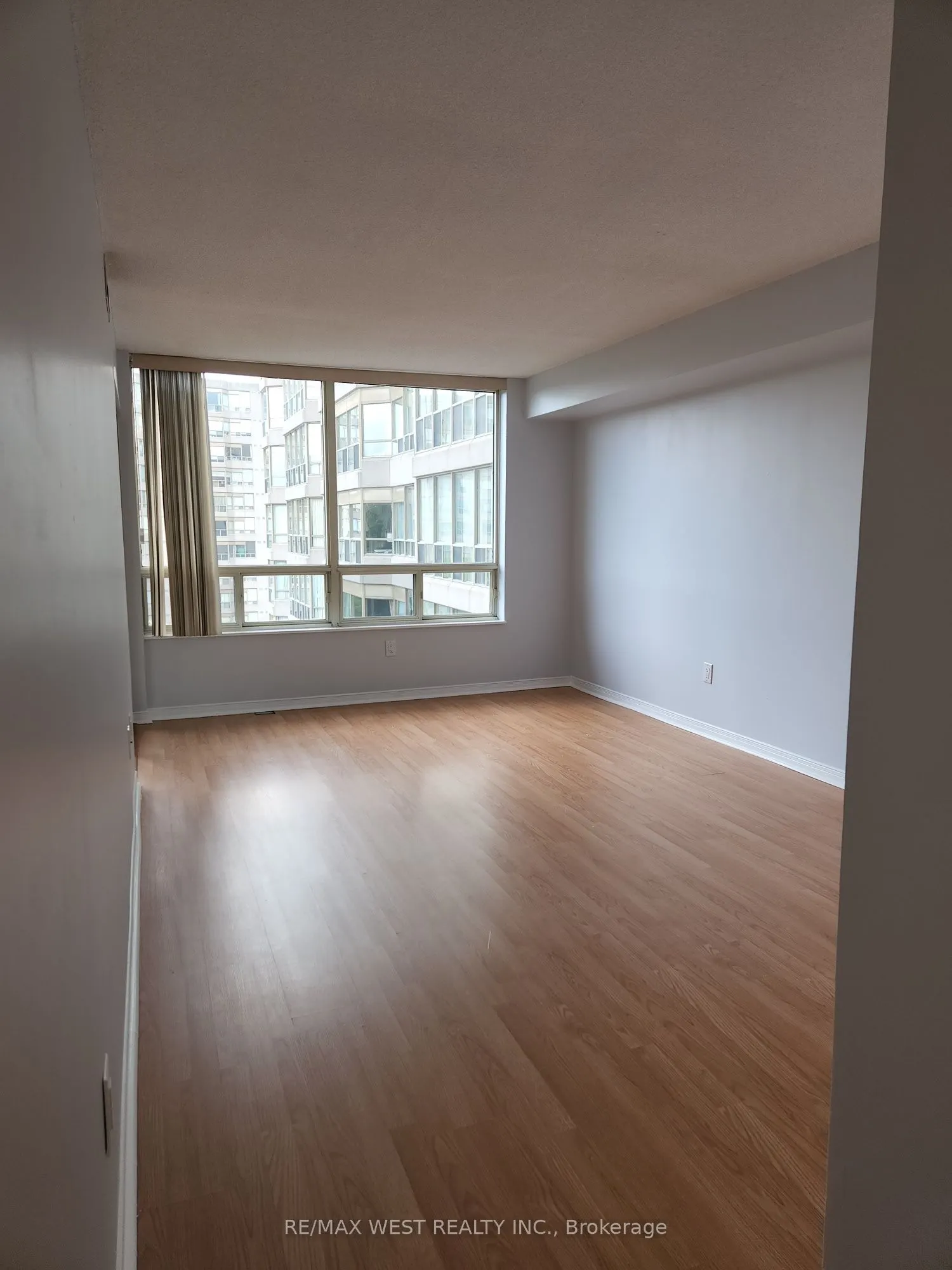 309 Major Mackenzie Drive, #513