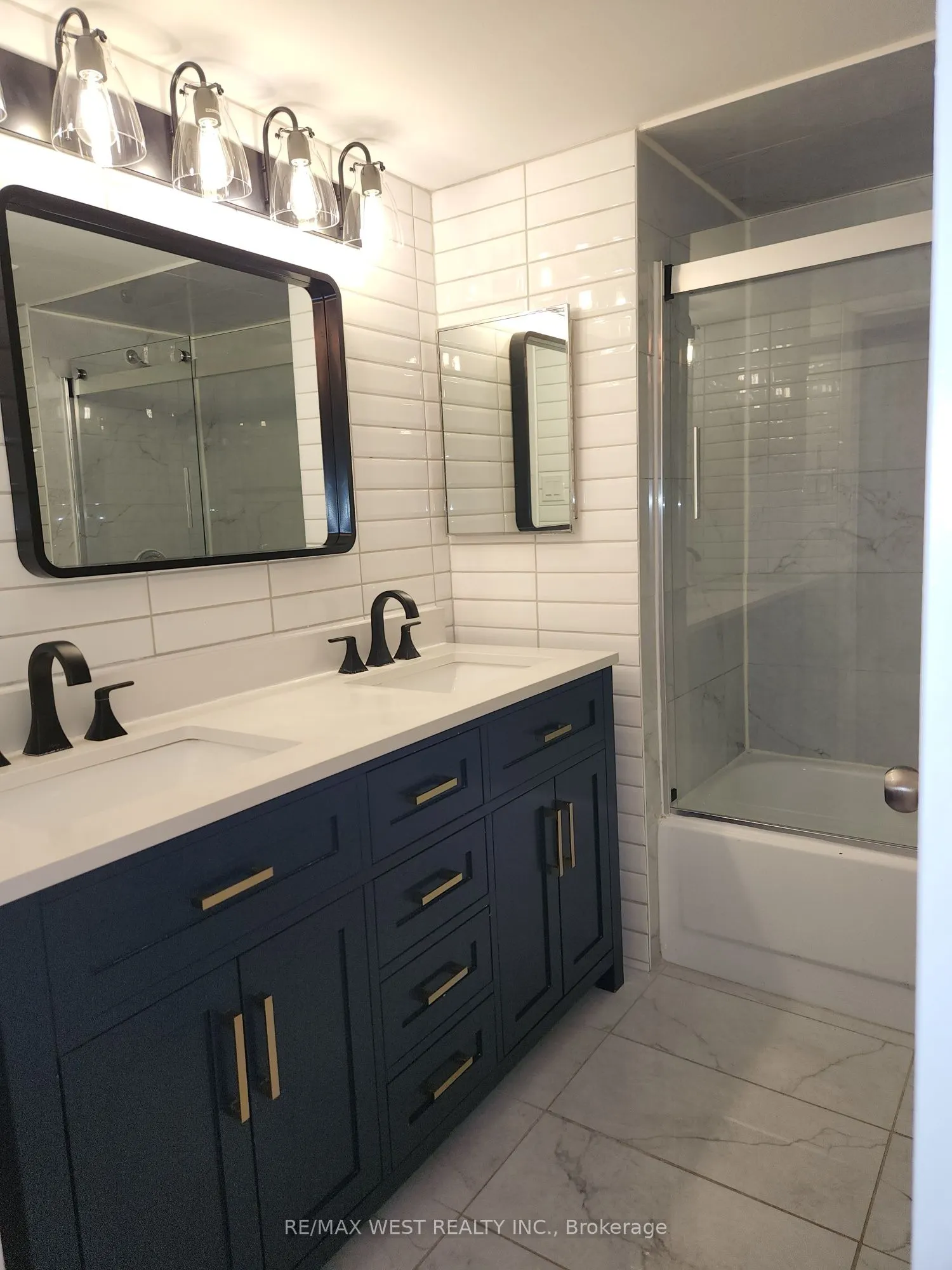 309 Major Mackenzie Drive, #513