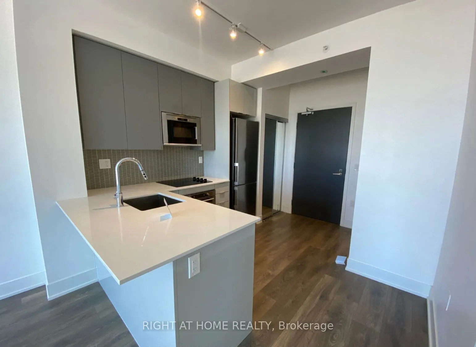 2916 Highway 7 Road W, #411
