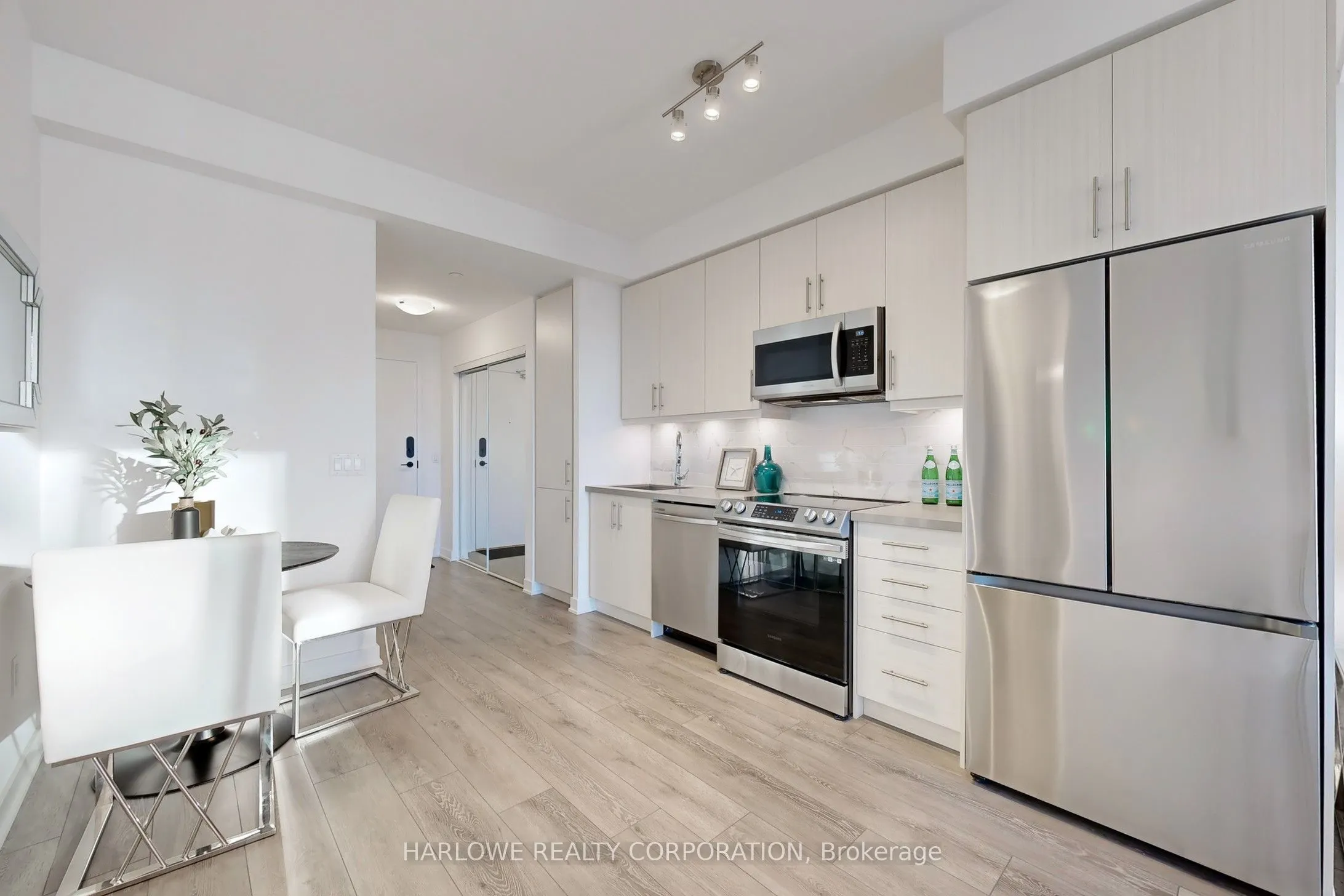 95 Oneida Crescent, #1706