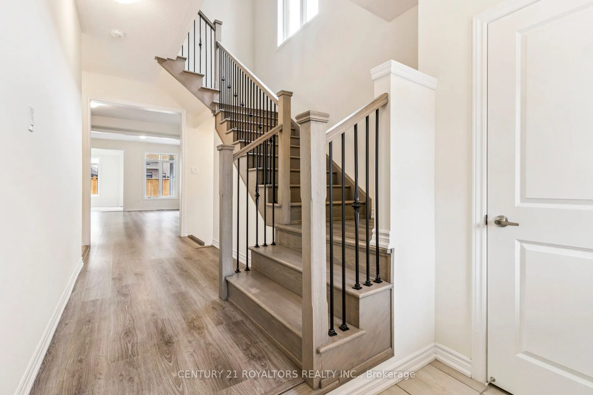 25 Ferragine Crescent