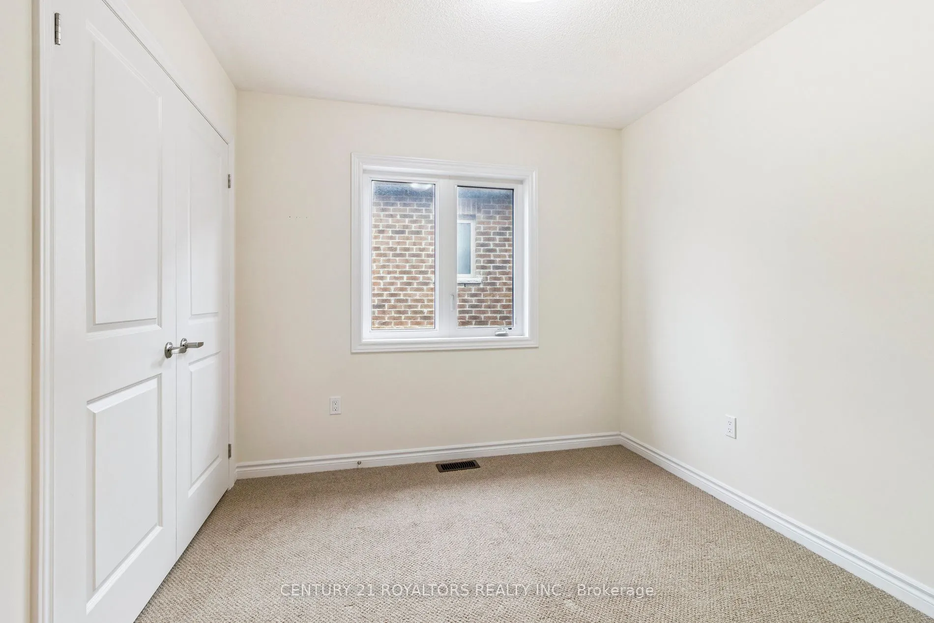 25 Ferragine Crescent