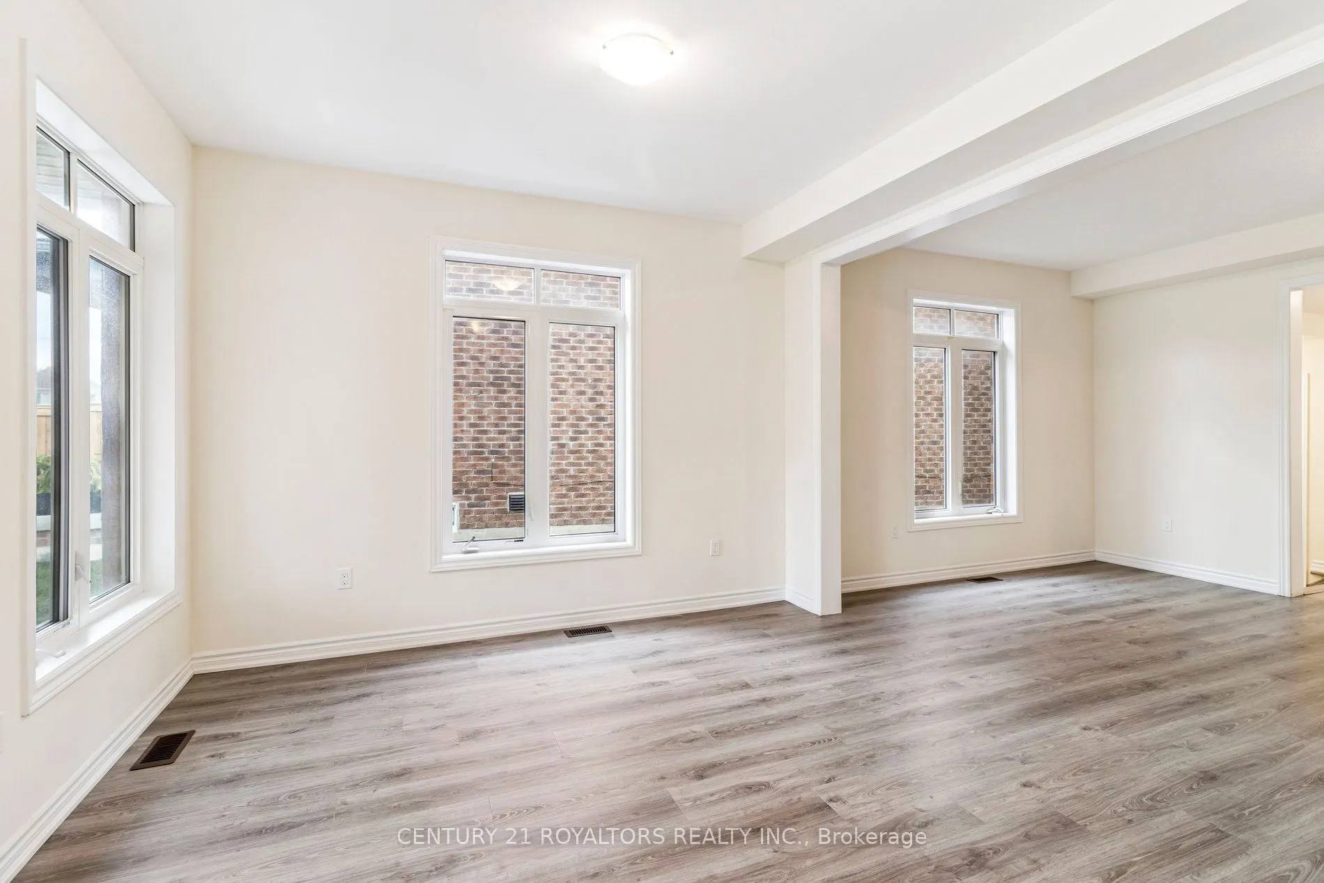 25 Ferragine Crescent