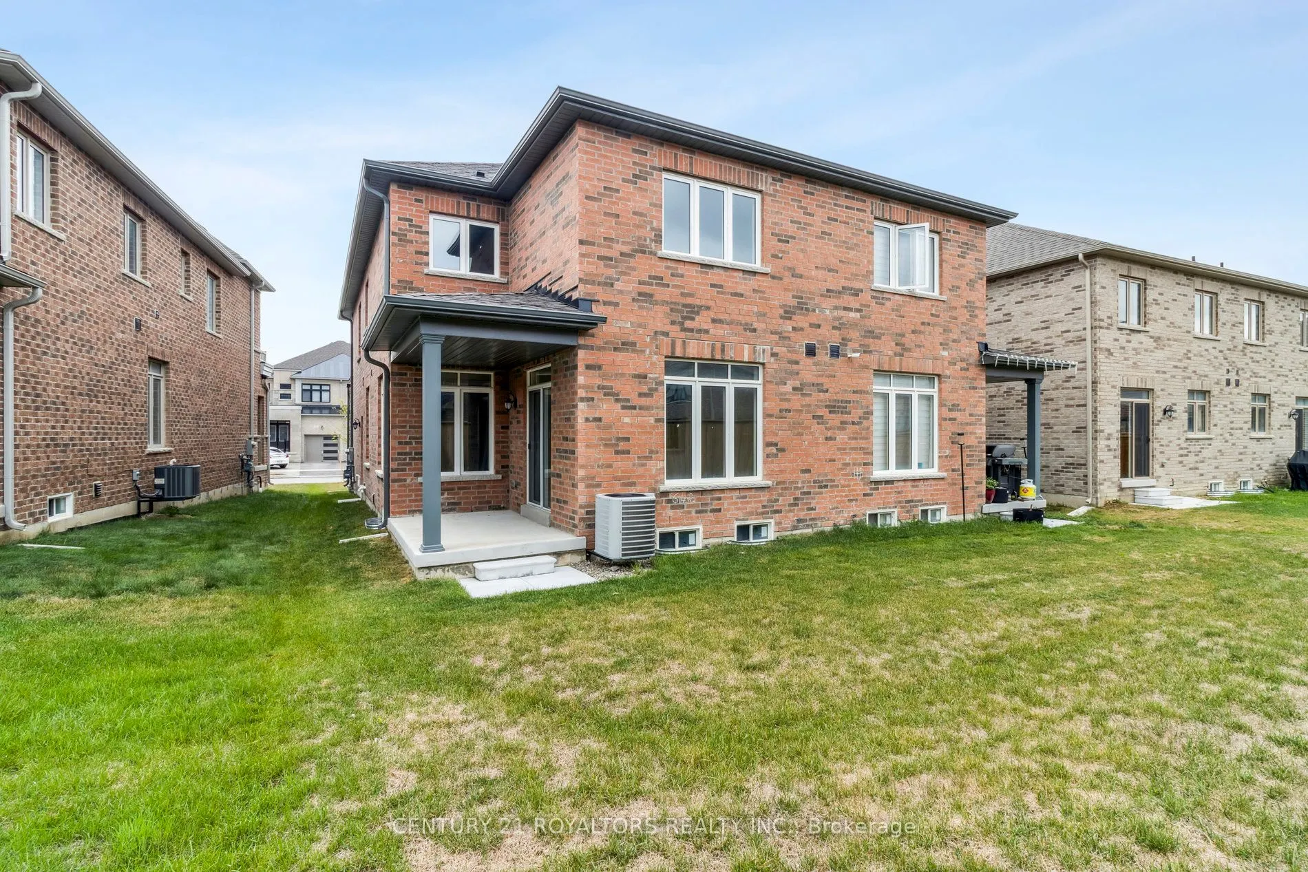 25 Ferragine Crescent