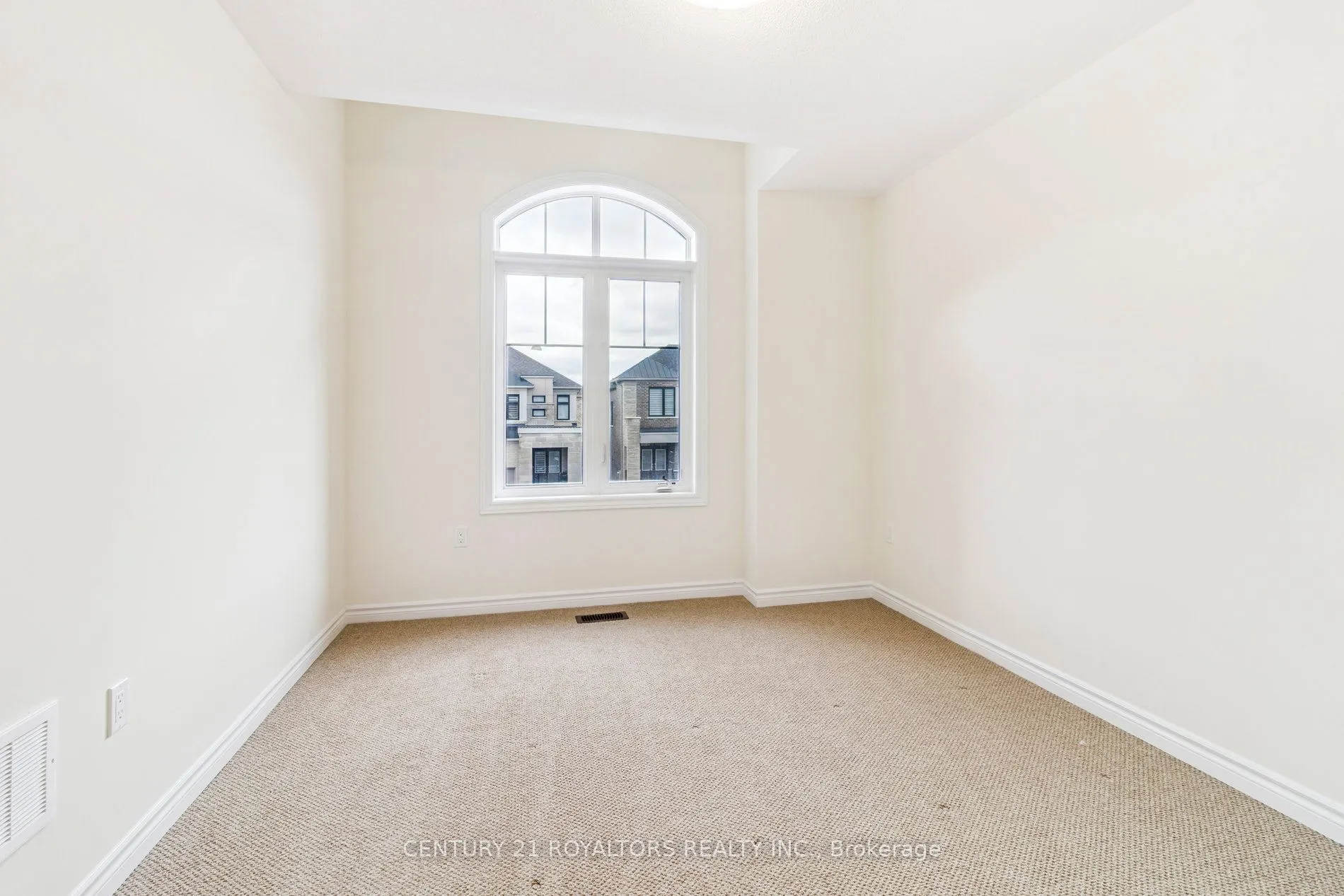 25 Ferragine Crescent