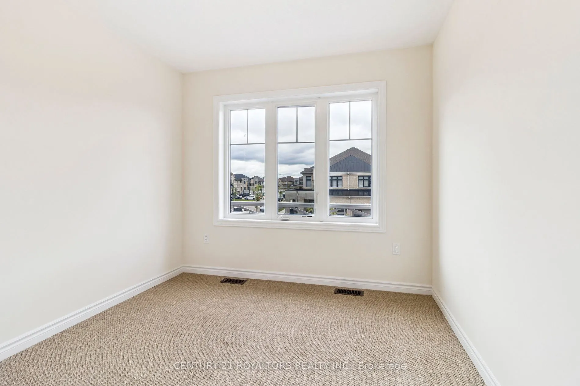 25 Ferragine Crescent