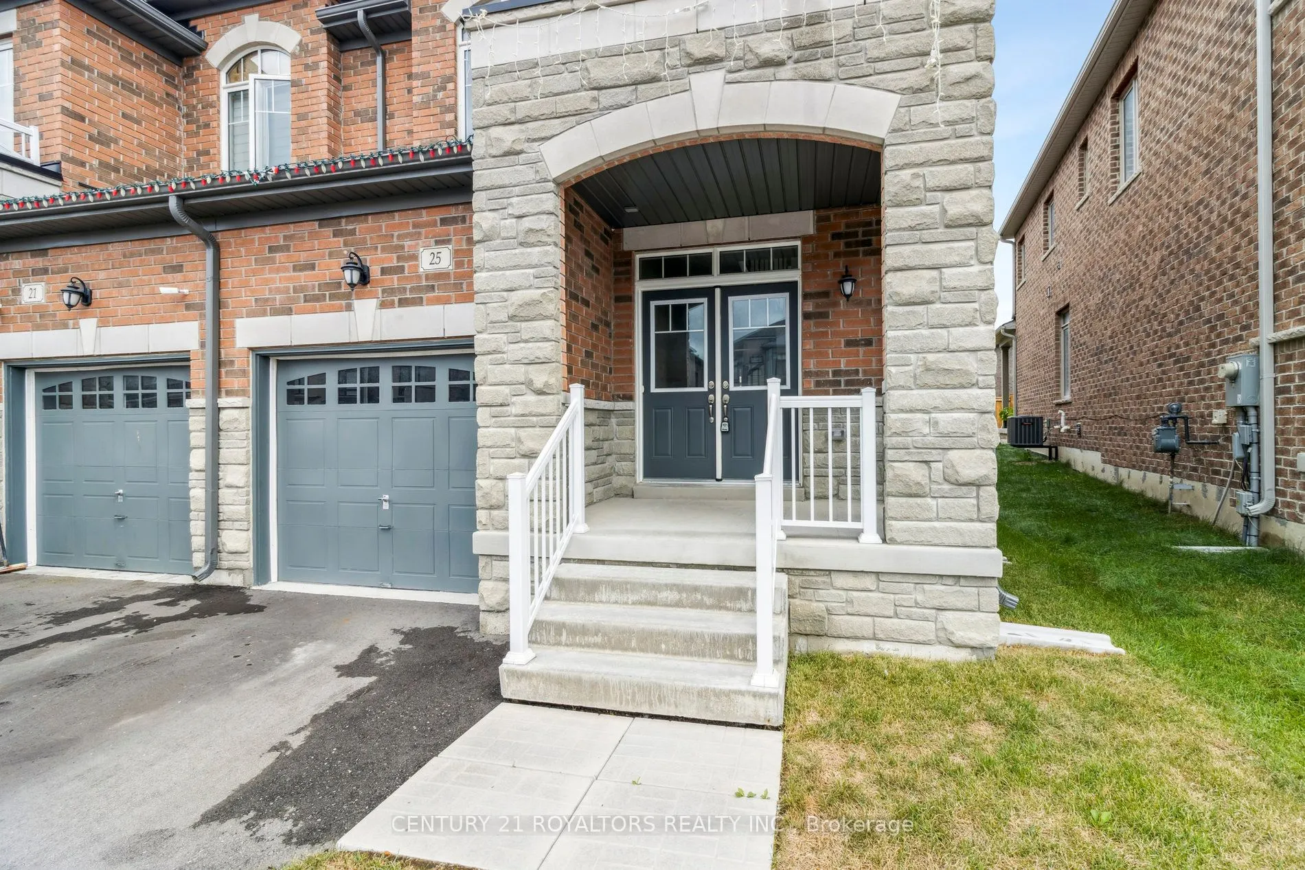 25 Ferragine Crescent