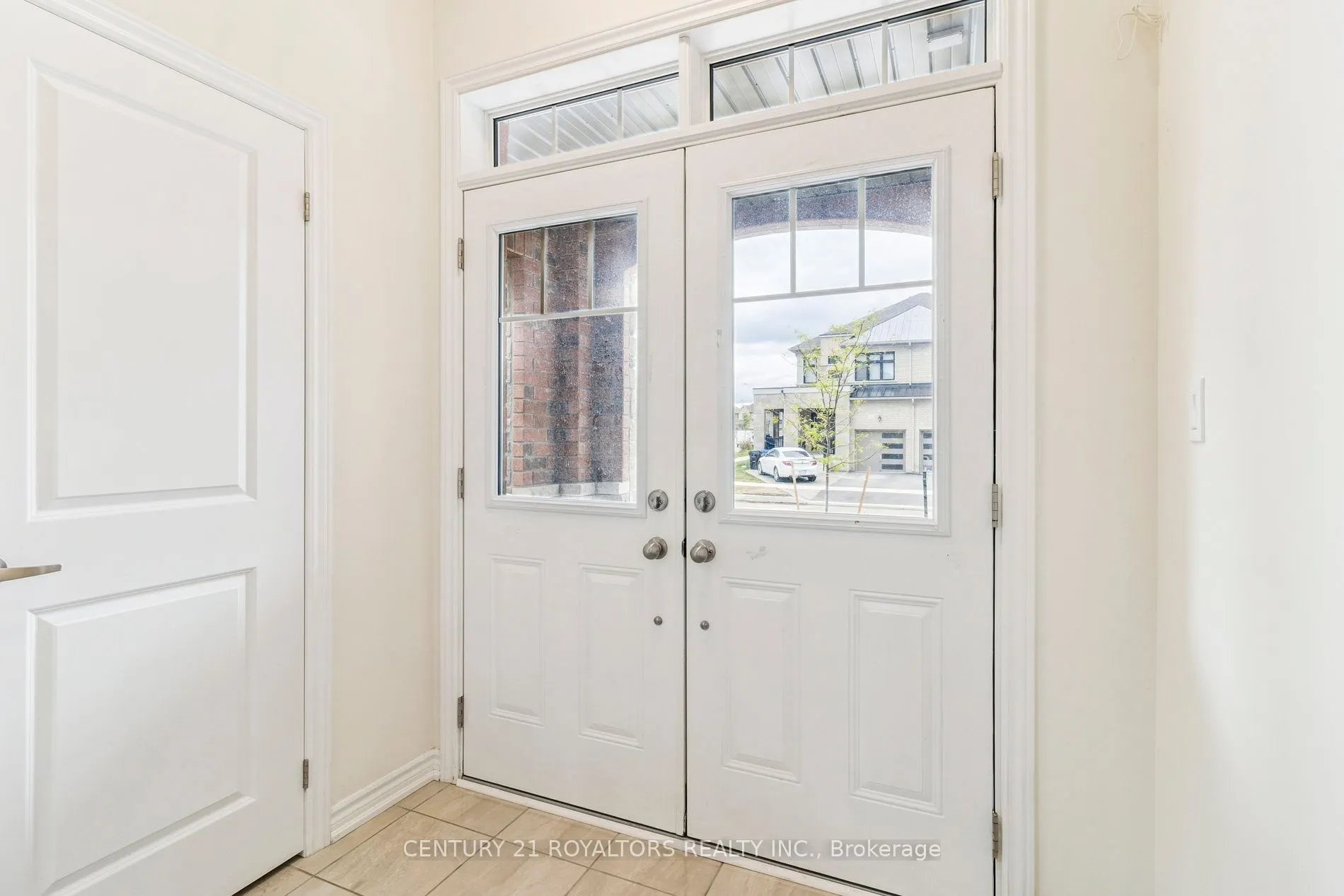 25 Ferragine Crescent