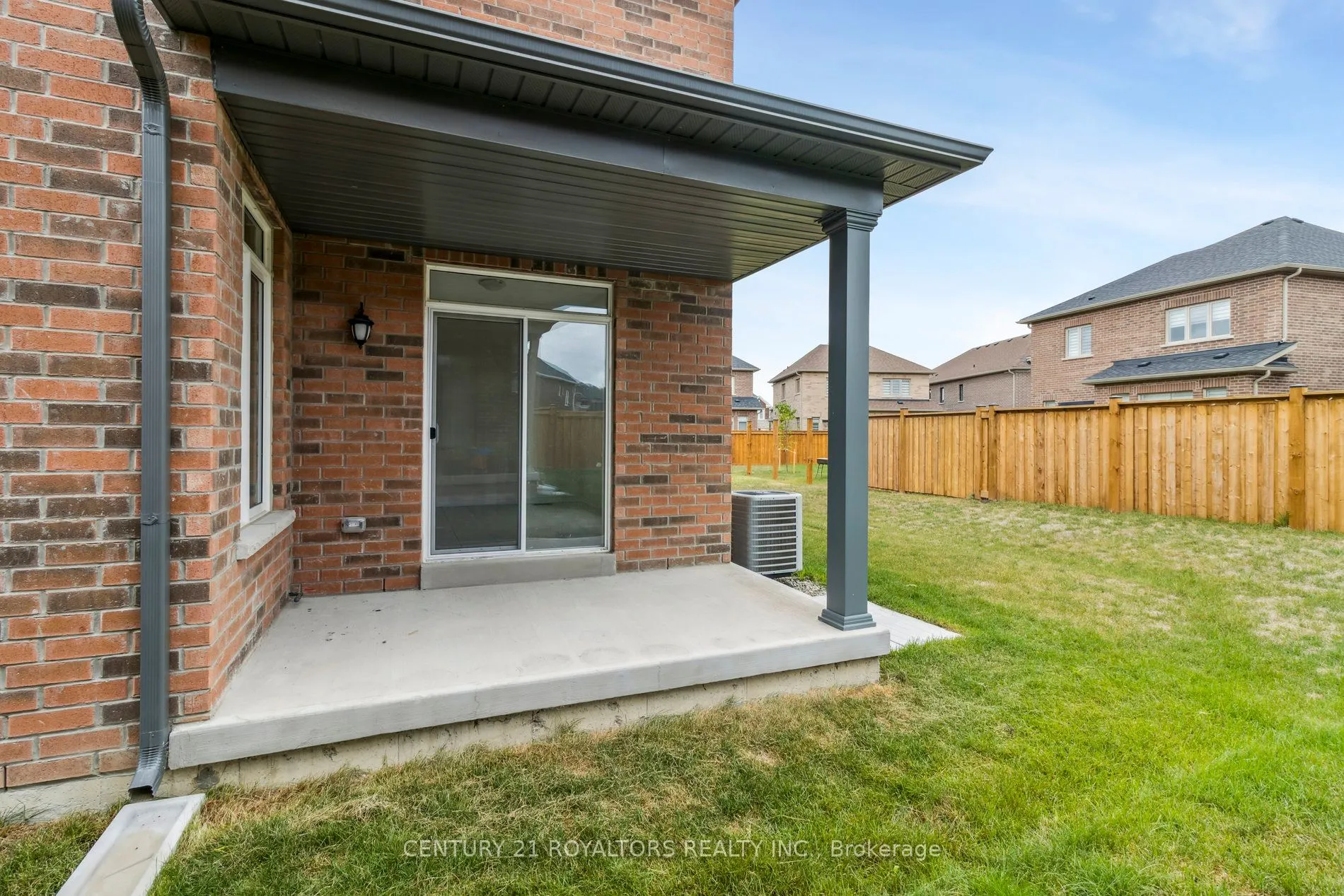 25 Ferragine Crescent