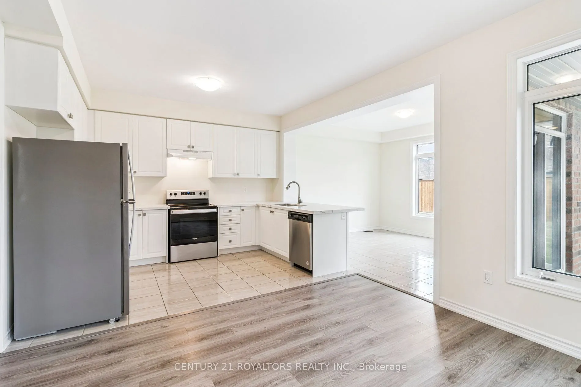 25 Ferragine Crescent