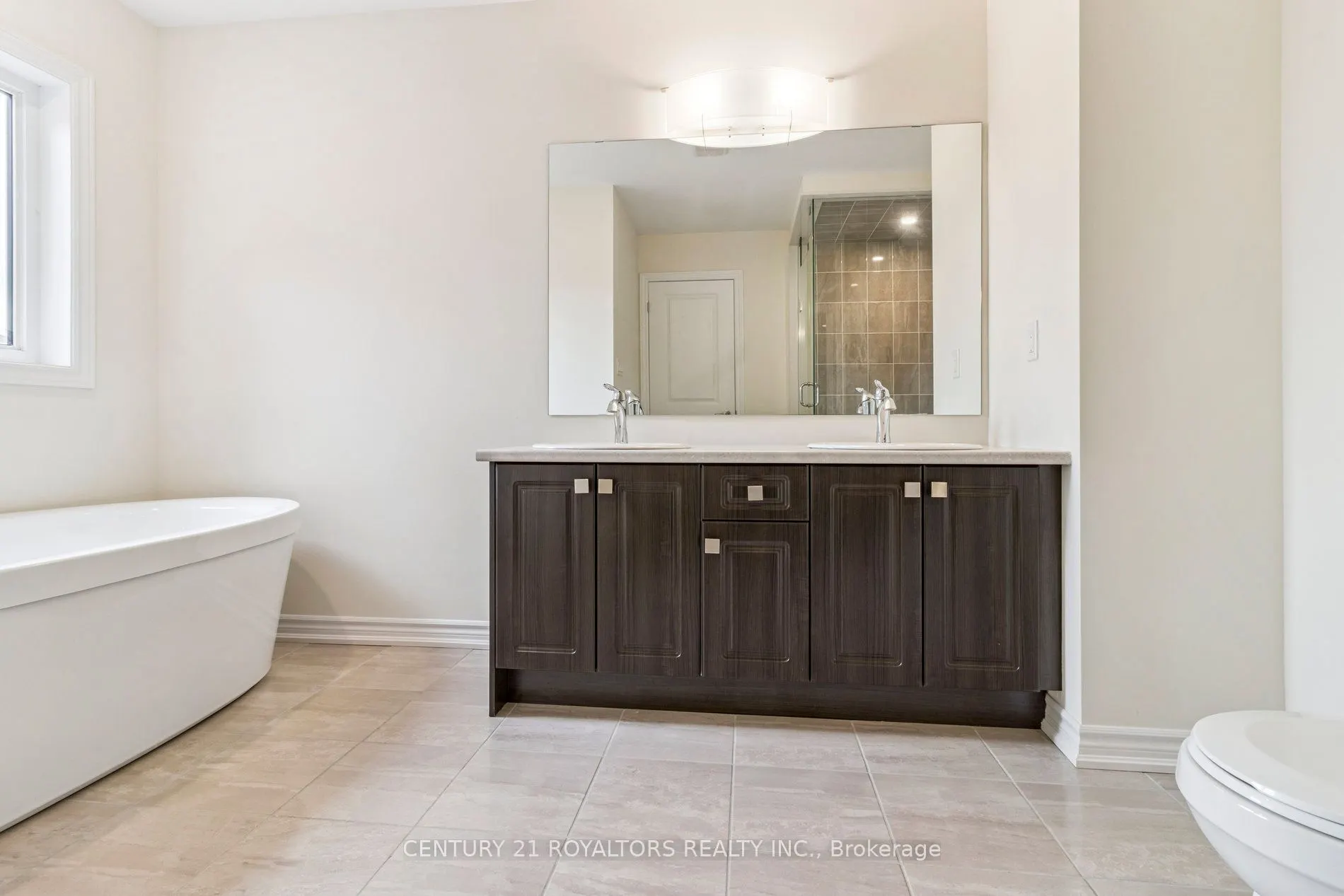 25 Ferragine Crescent
