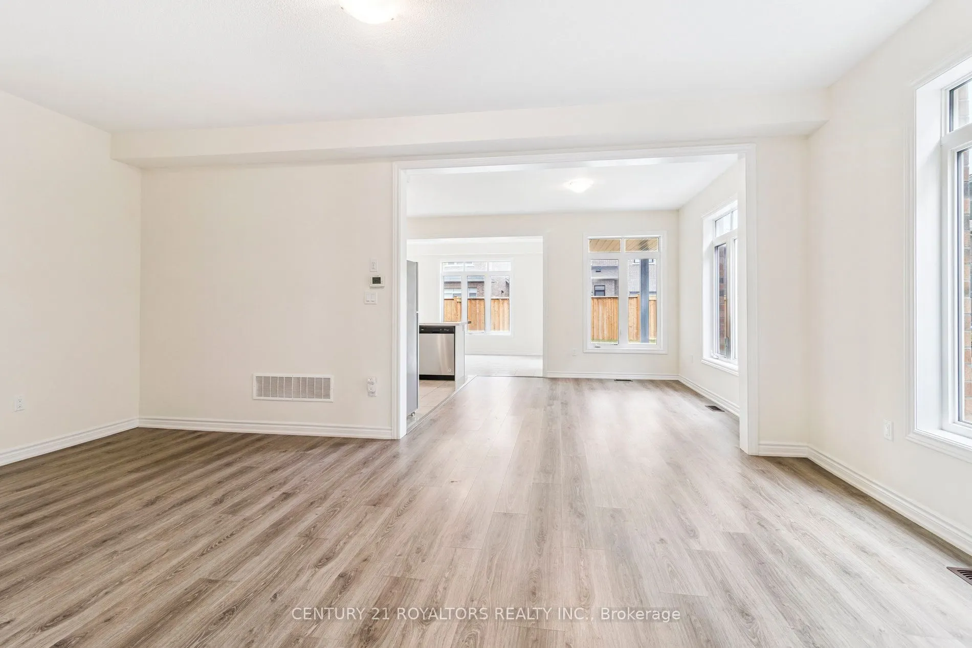 25 Ferragine Crescent