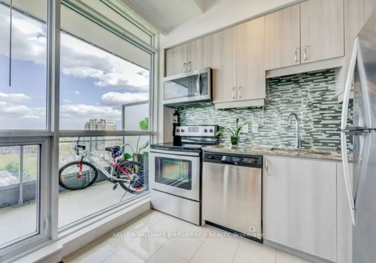 9199 Yonge Street, #812