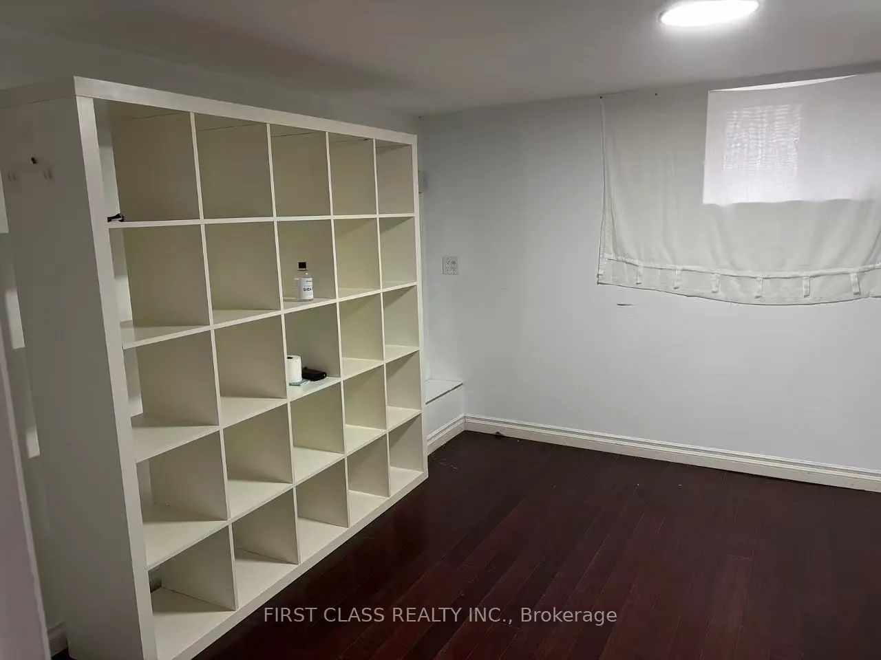 102 steeles ave east Avenue