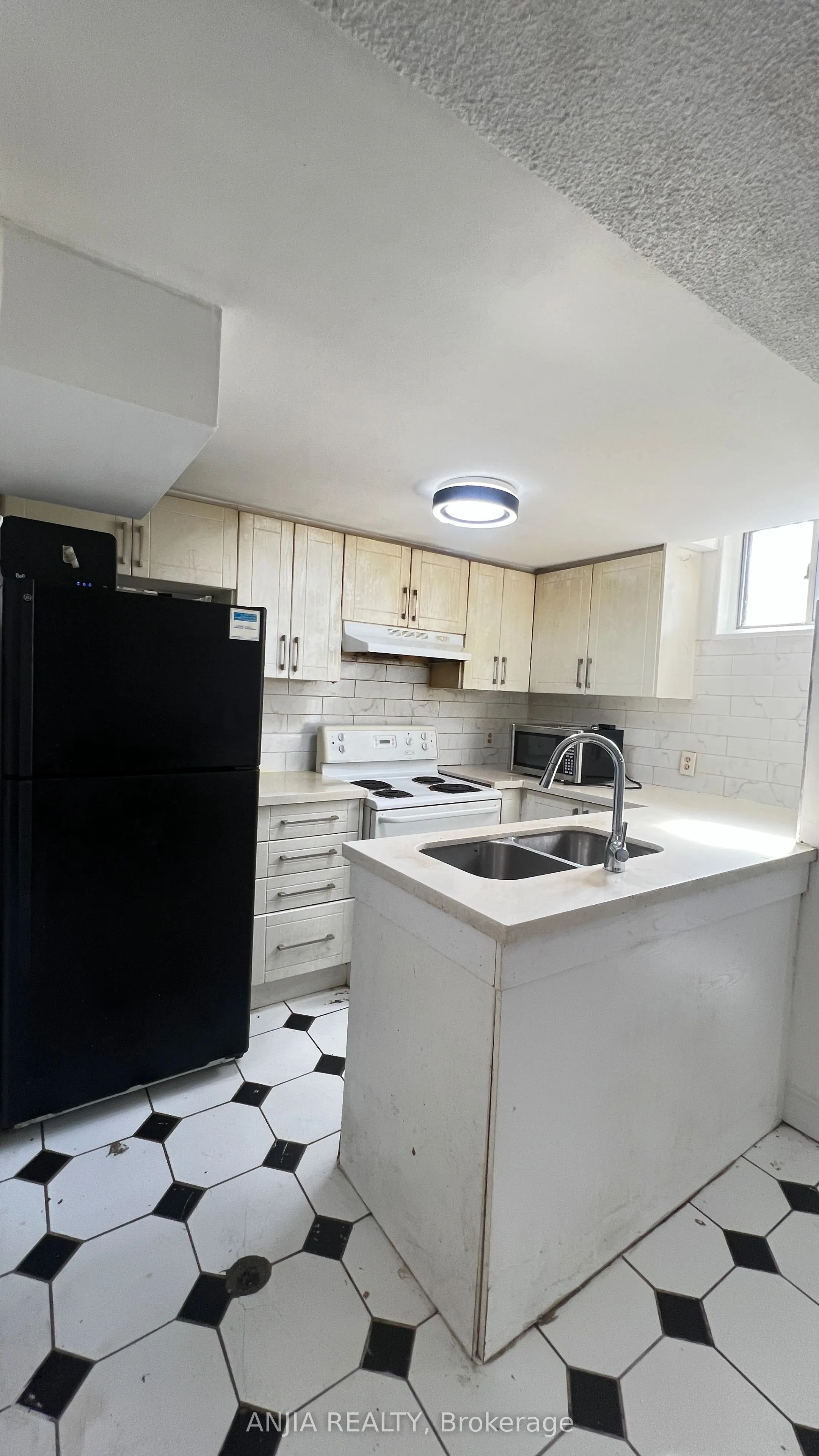 6 Hillcroft Drive, #Basement