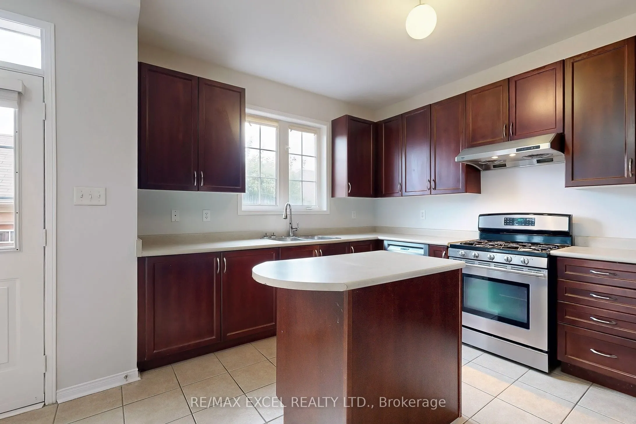 35 Cardrew Street