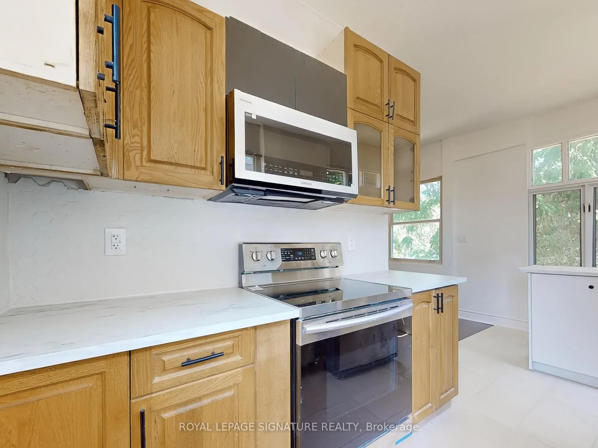 21 Yongeview Avenue, #2