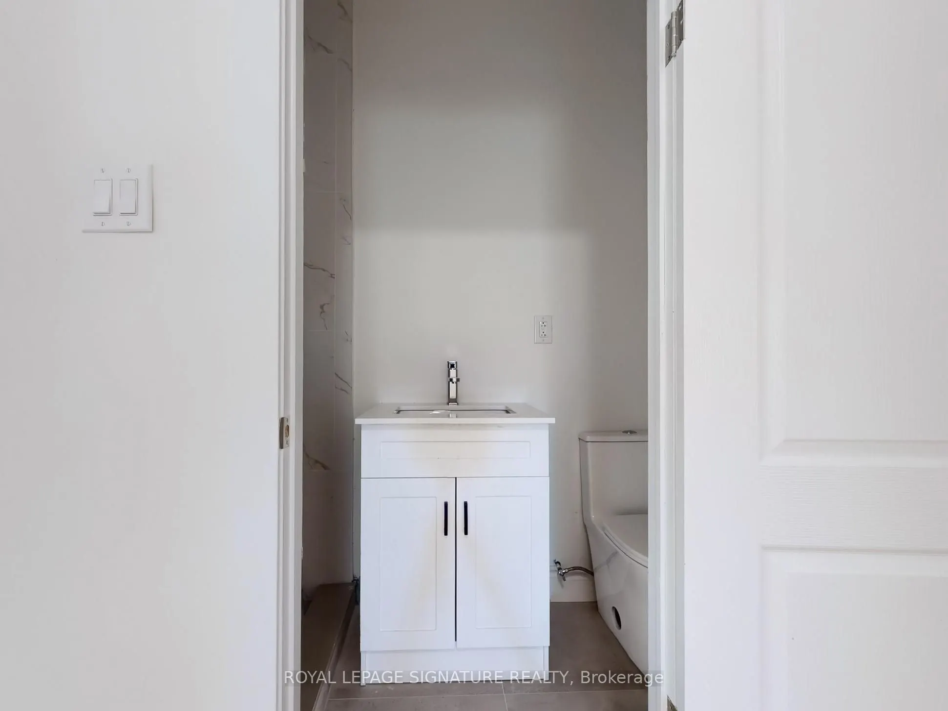 21 Yongeview Avenue, #2