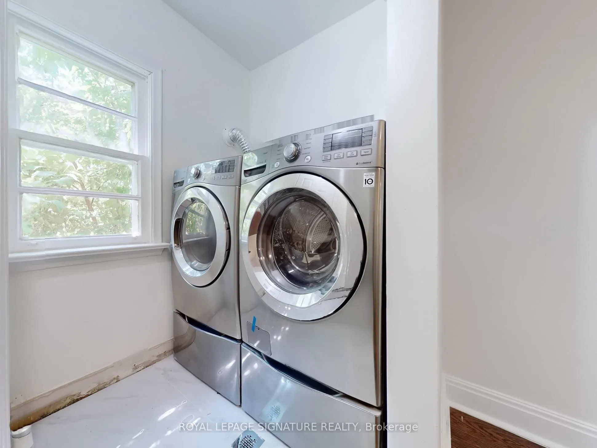 21 Yongeview Avenue, #1