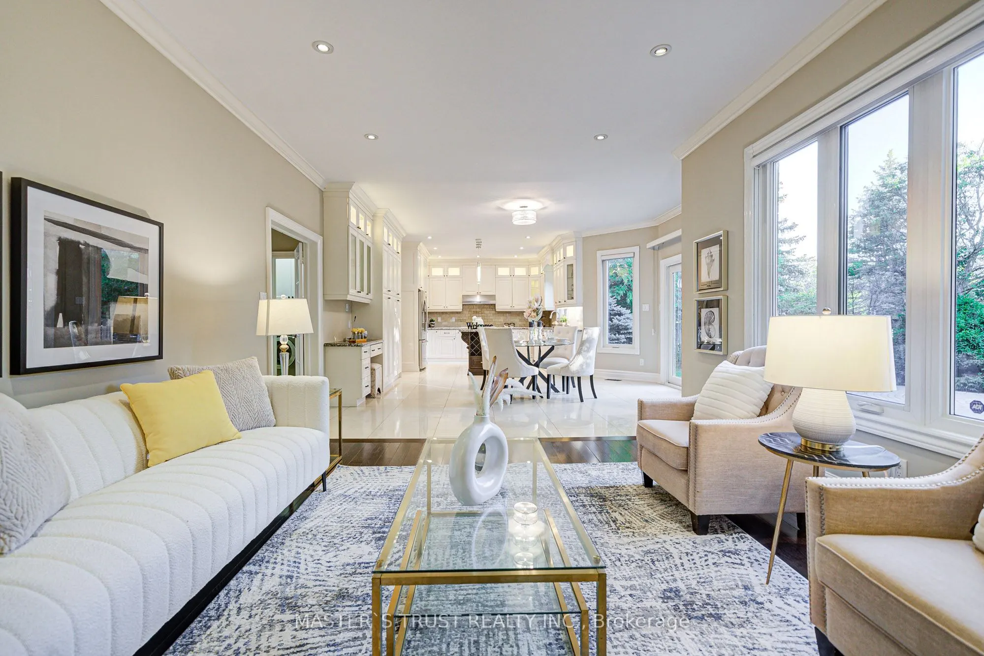2 Lytton Boulevard