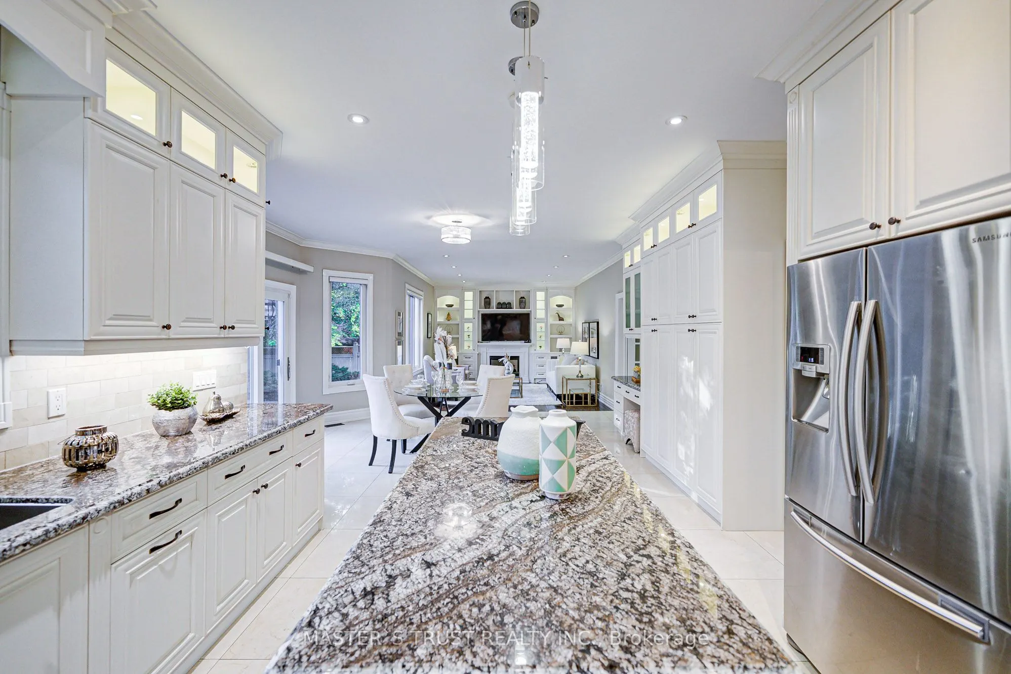 2 Lytton Boulevard