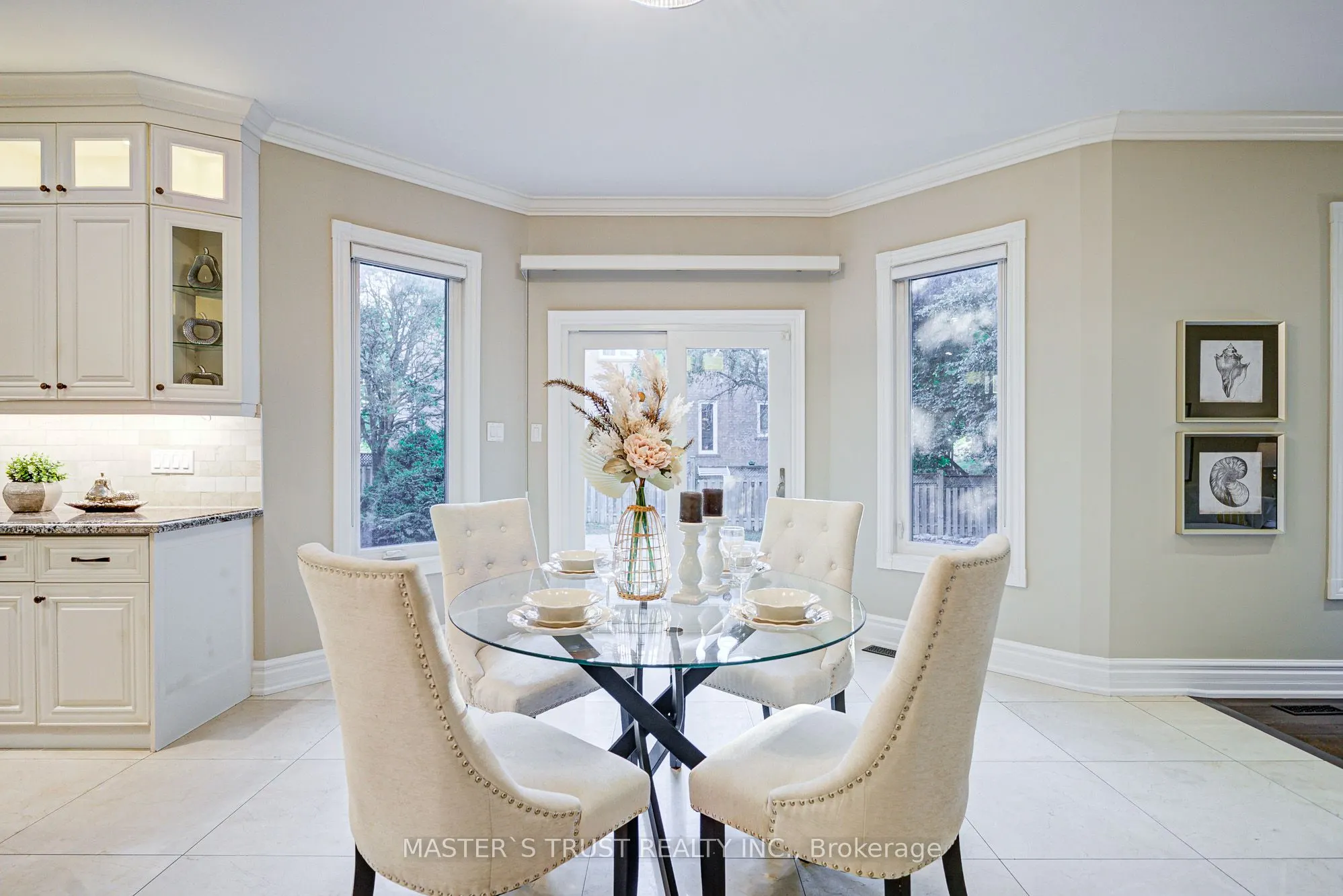 2 Lytton Boulevard