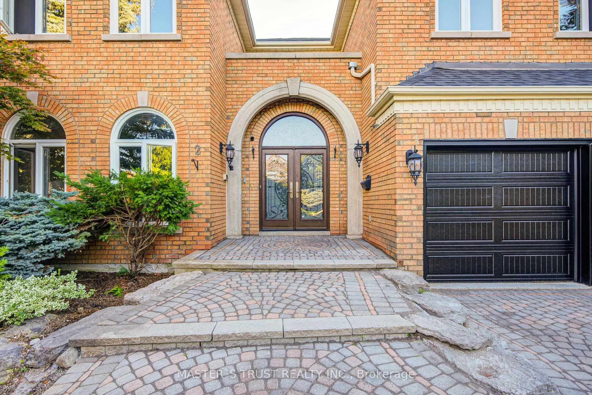 2 Lytton Boulevard
