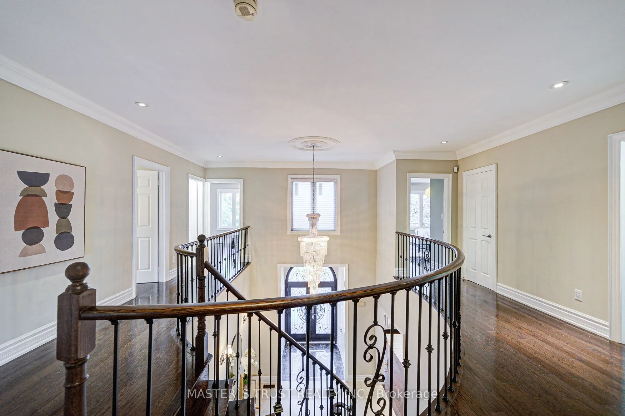 2 Lytton Boulevard