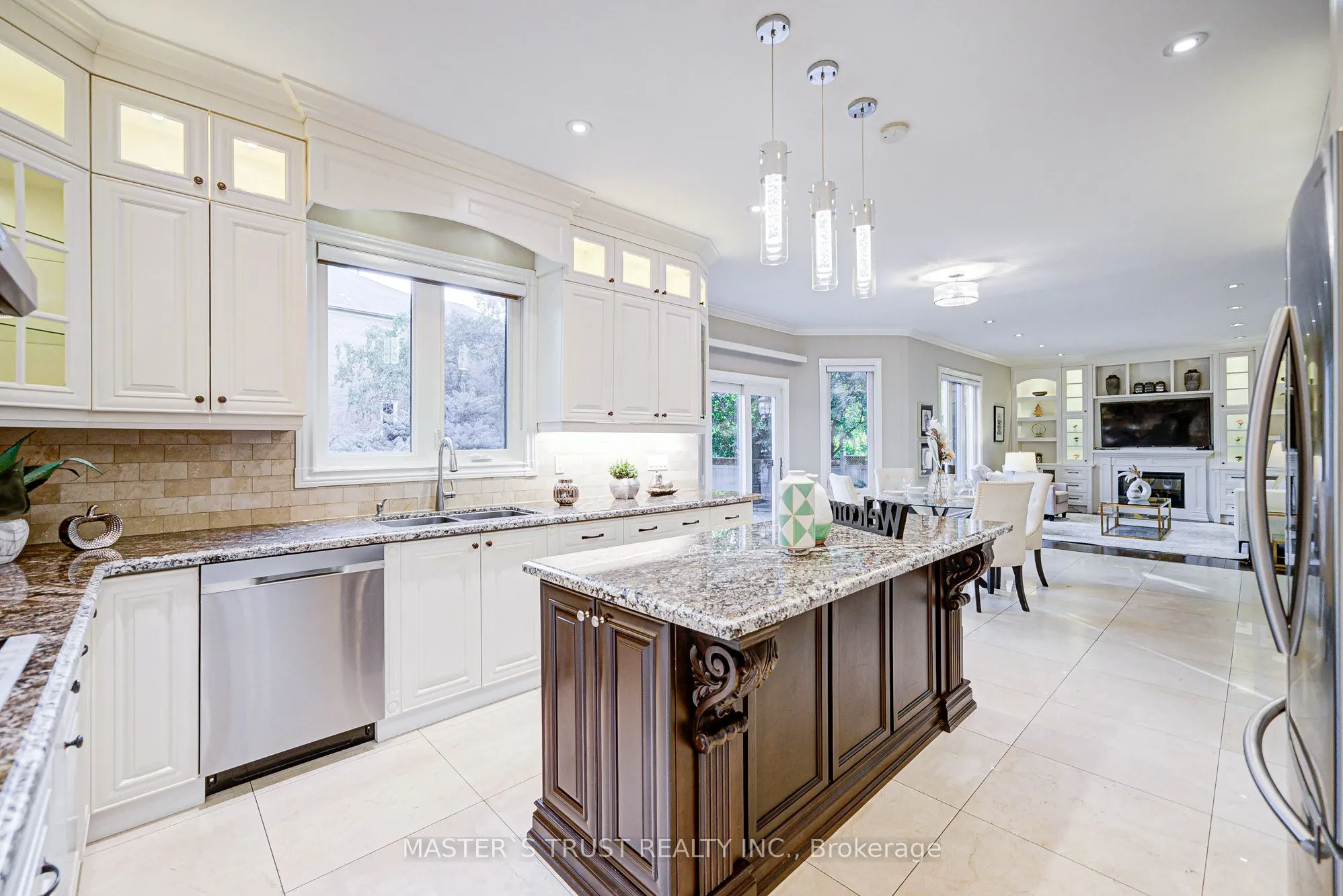 2 Lytton Boulevard
