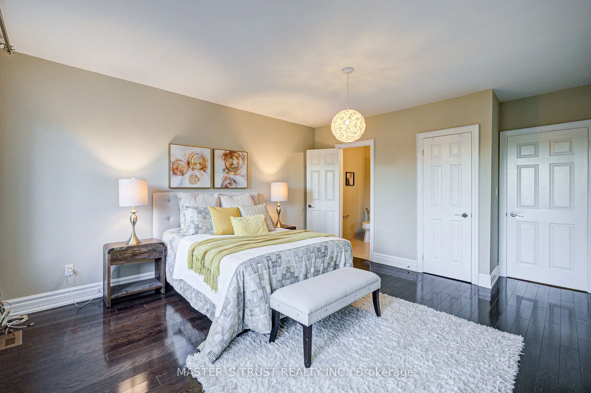 2 Lytton Boulevard