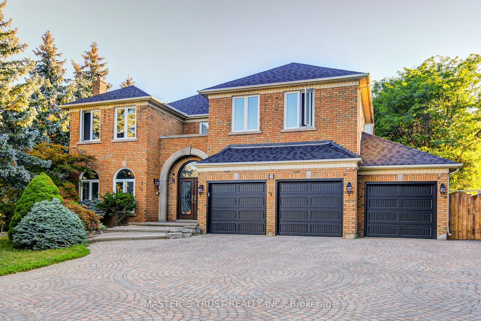 2 Lytton Boulevard