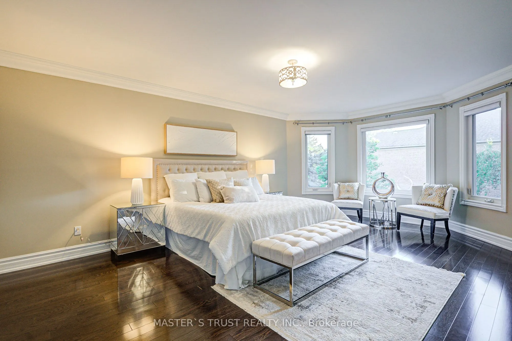 2 Lytton Boulevard