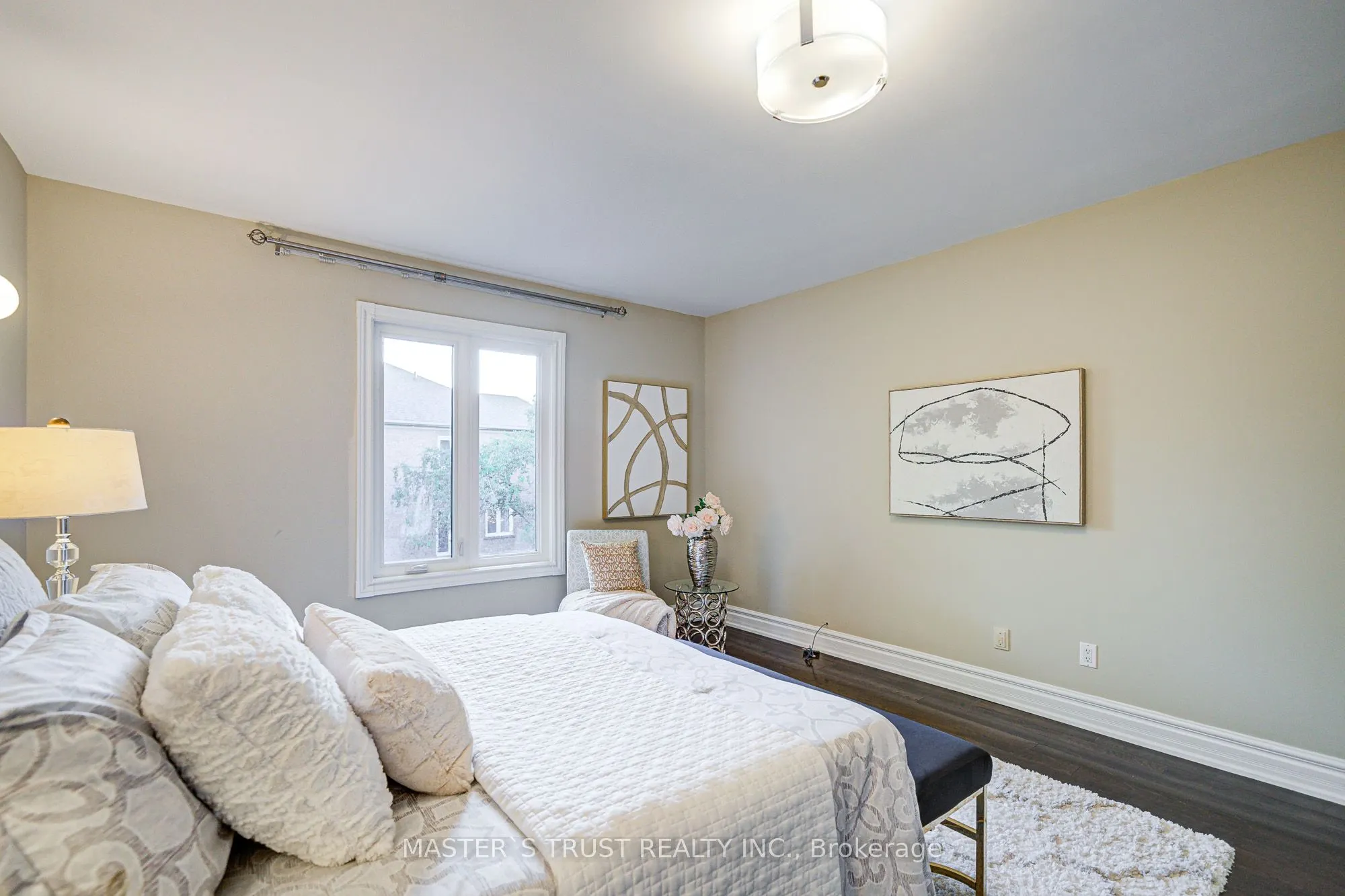 2 Lytton Boulevard
