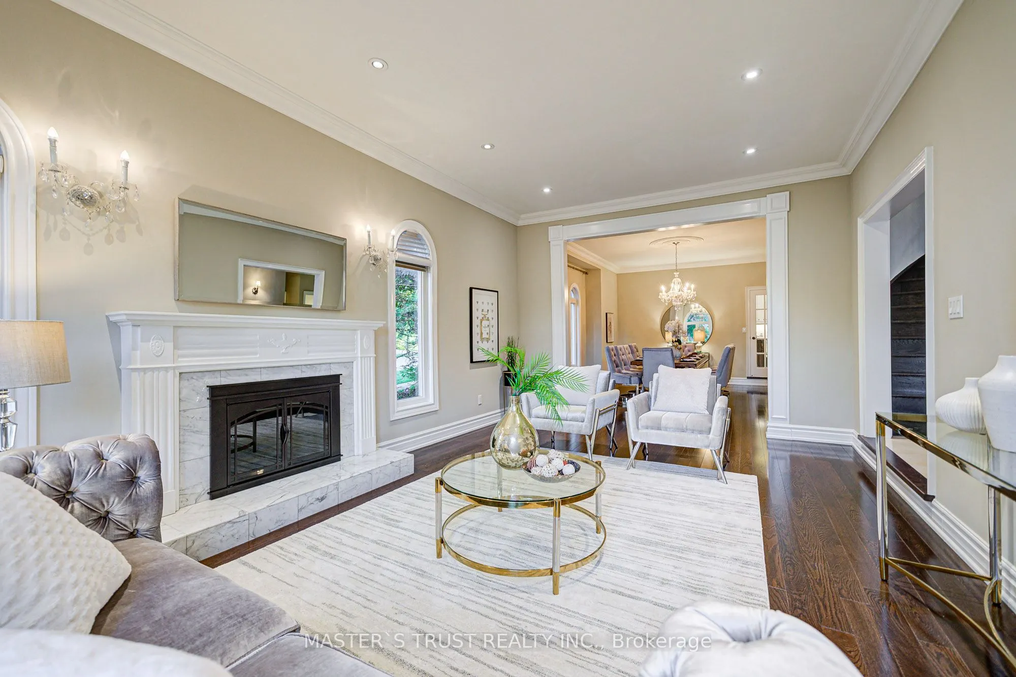 2 Lytton Boulevard