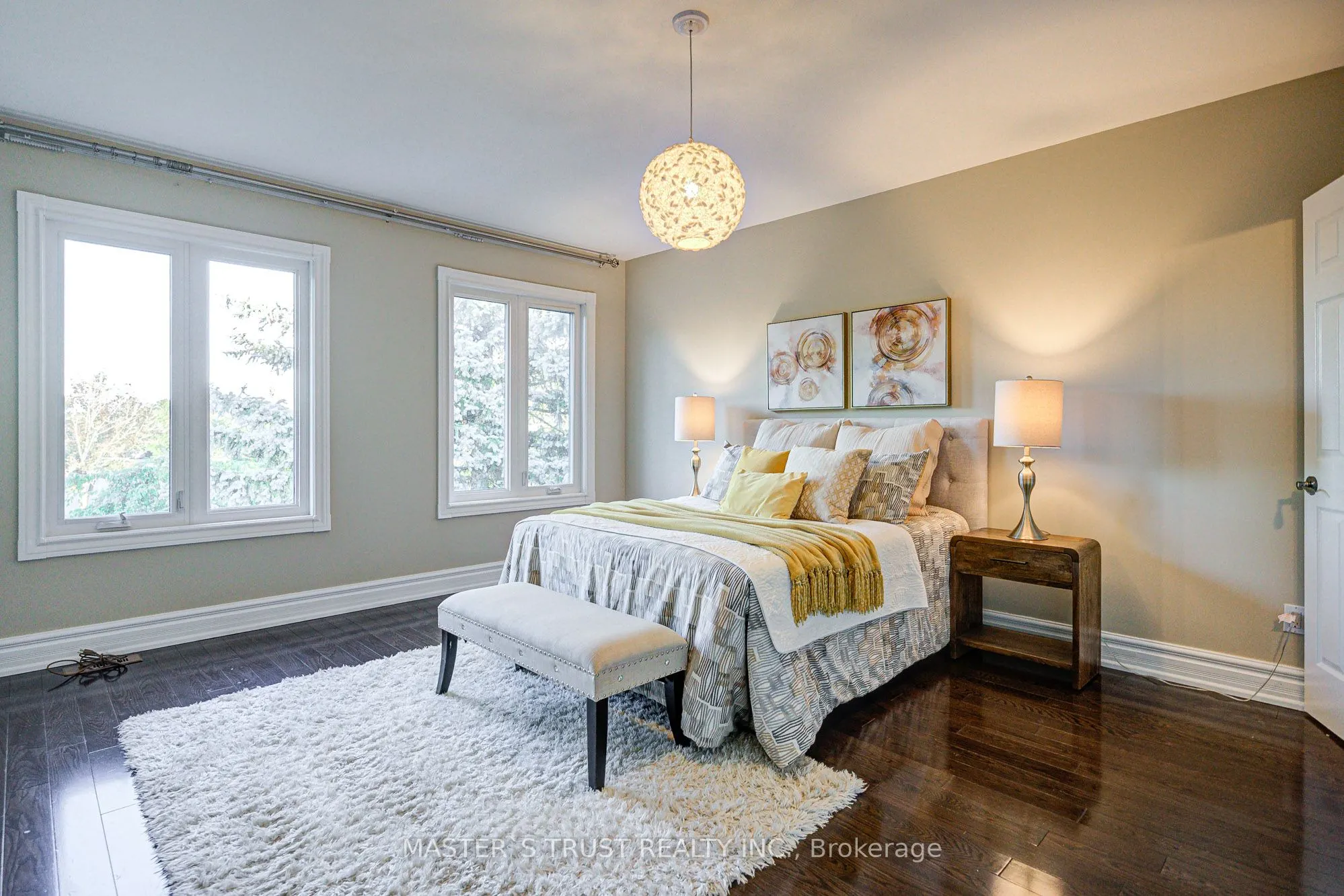 2 Lytton Boulevard