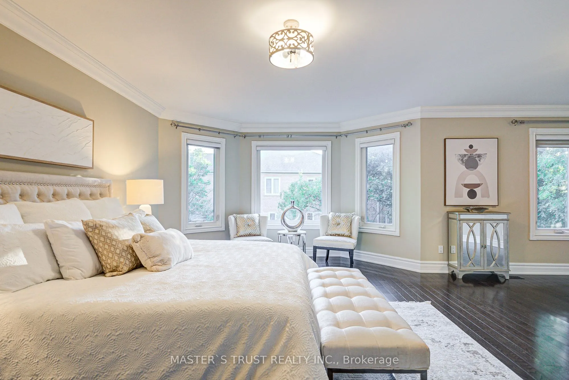 2 Lytton Boulevard